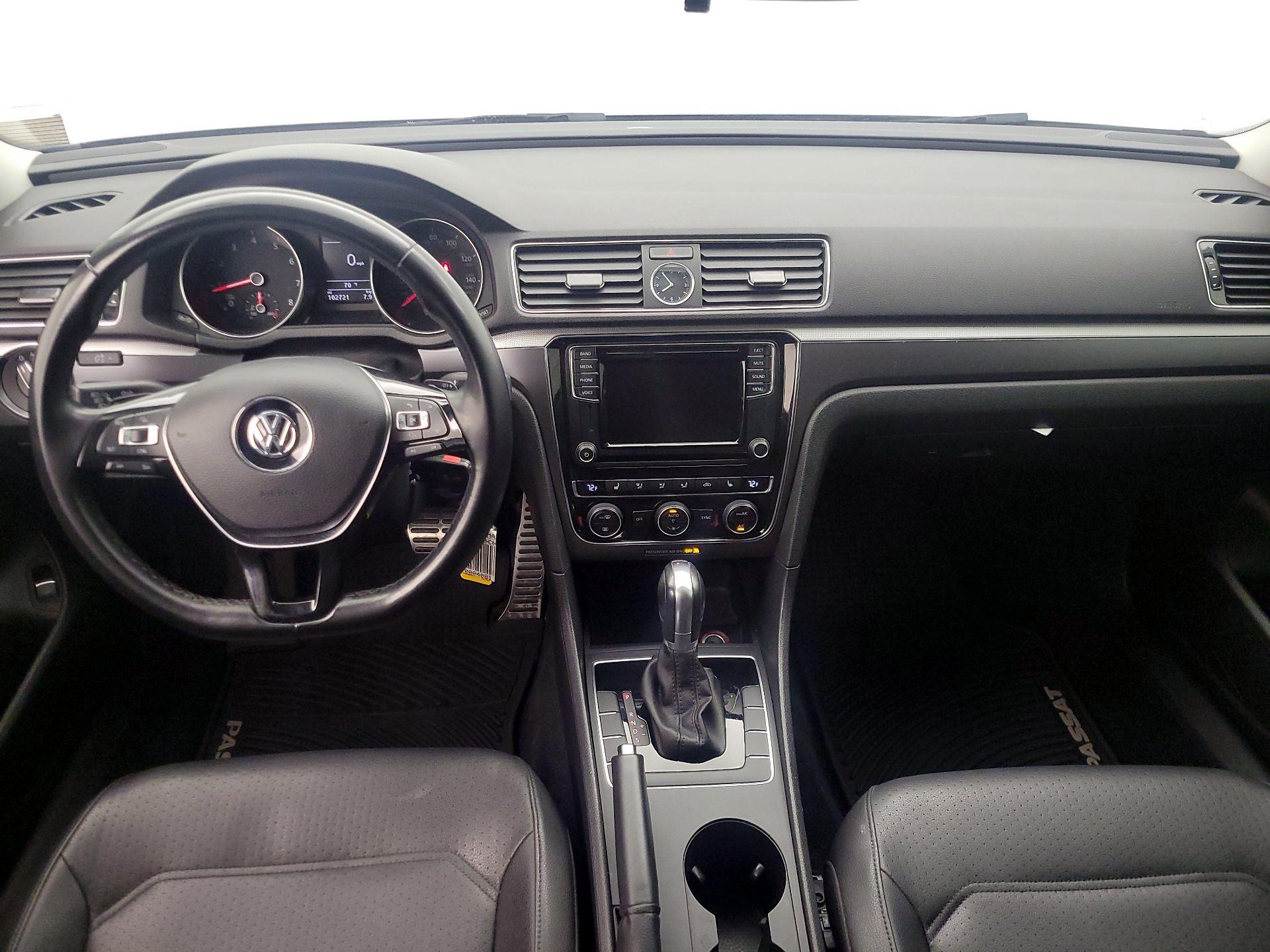 Thumbnail: 2017 Volkswagen Passat - 9