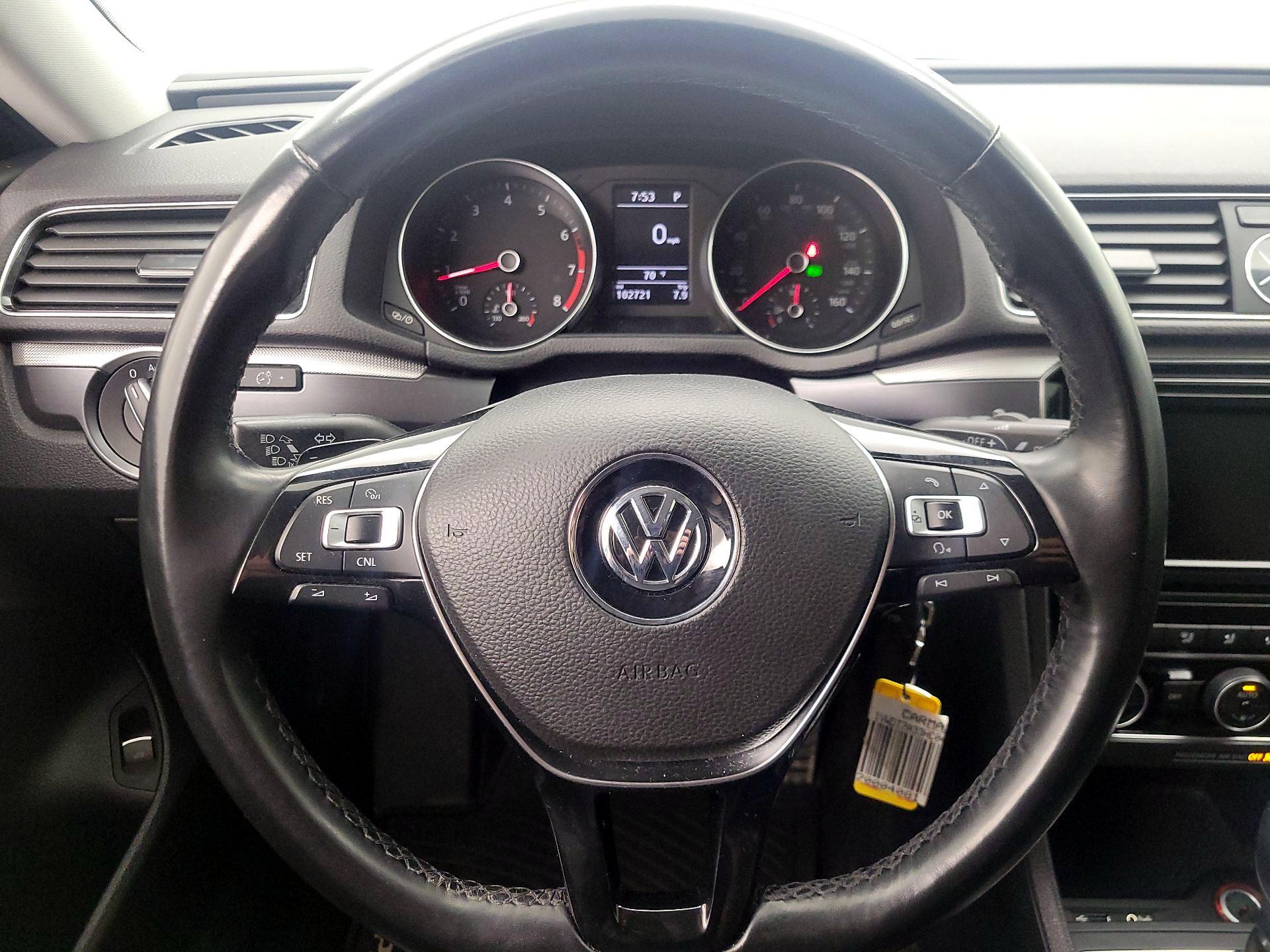 Thumbnail: 2017 Volkswagen Passat - 10
