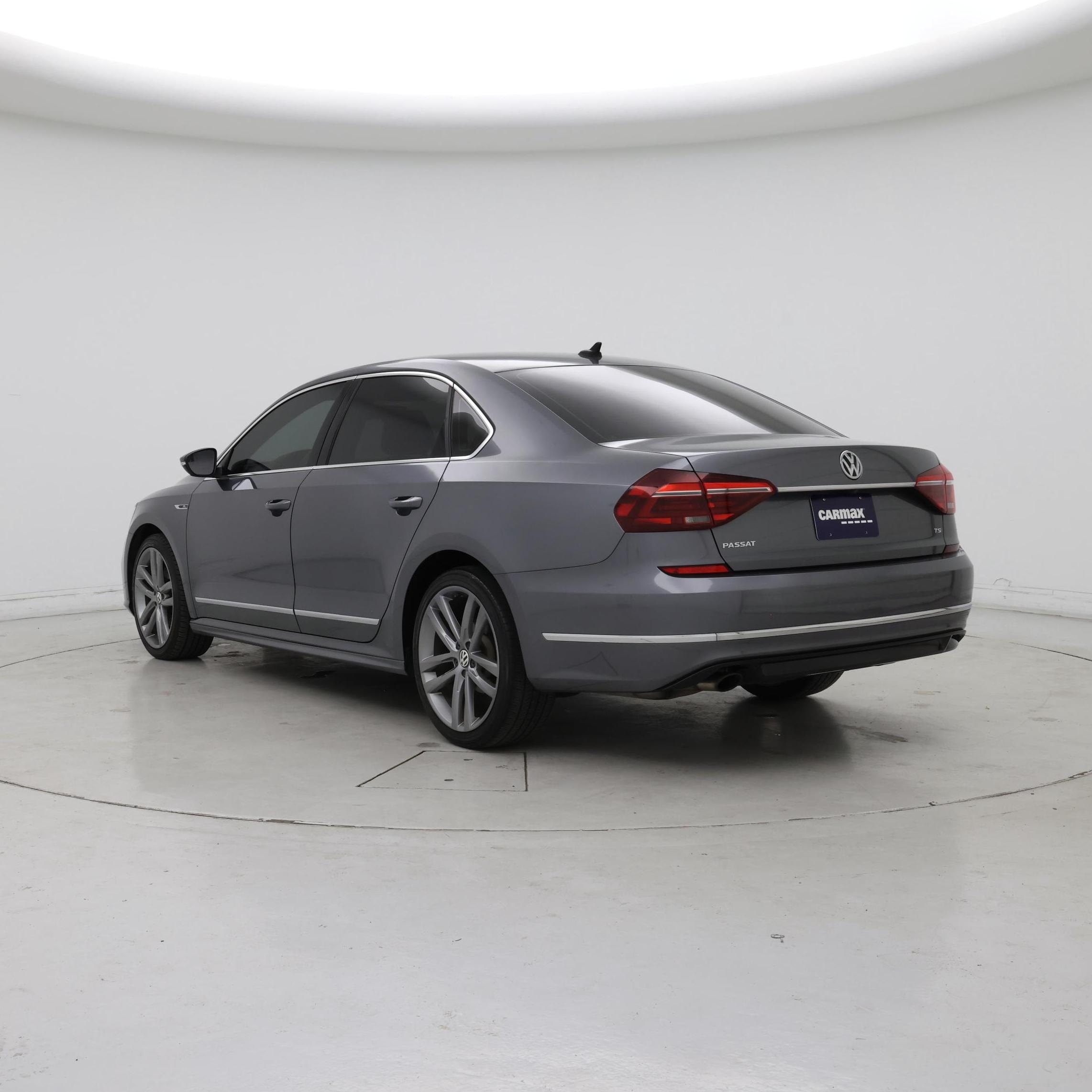 Thumbnail: 2017 Volkswagen Passat - 2
