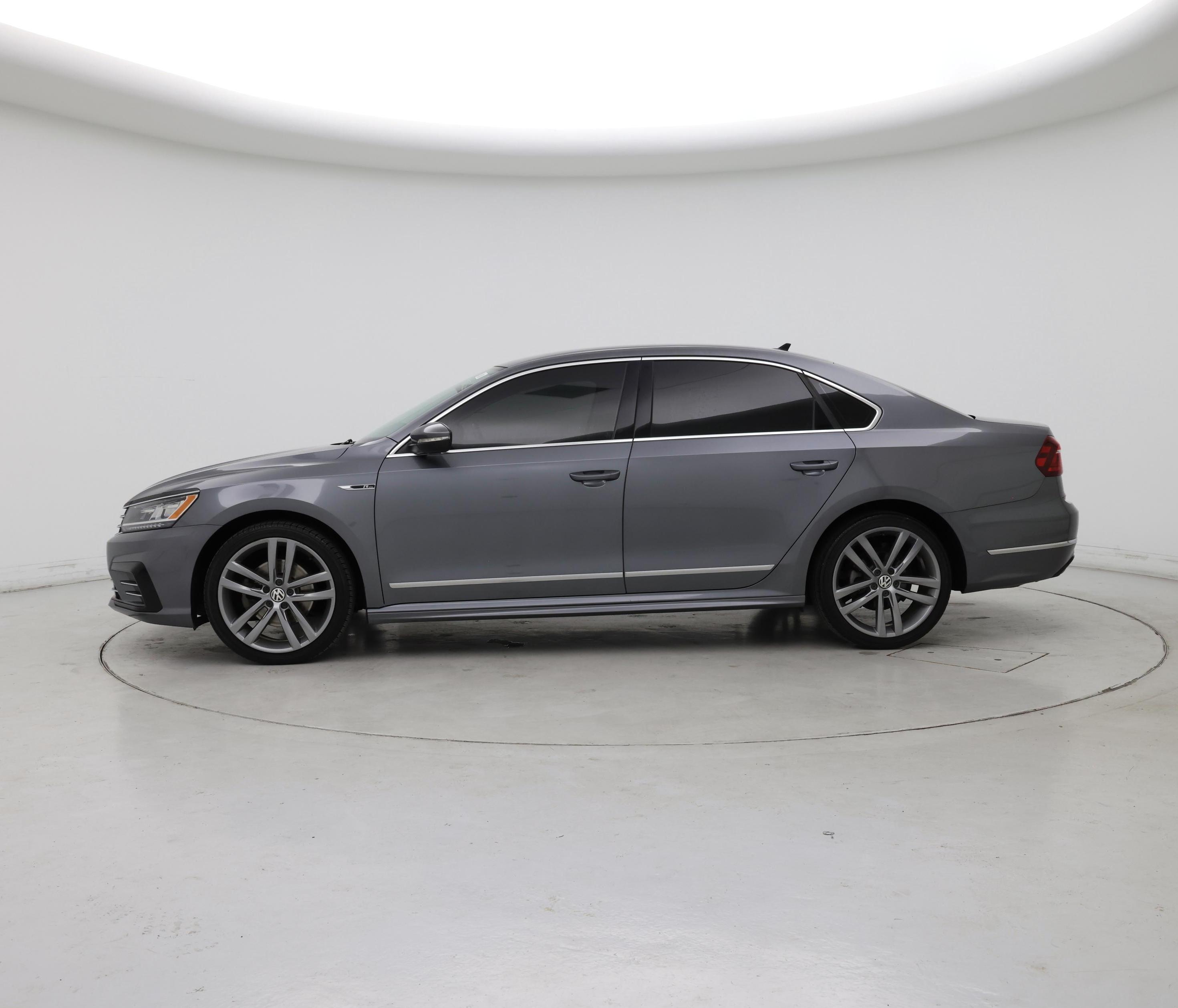 Thumbnail: 2017 Volkswagen Passat - 3
