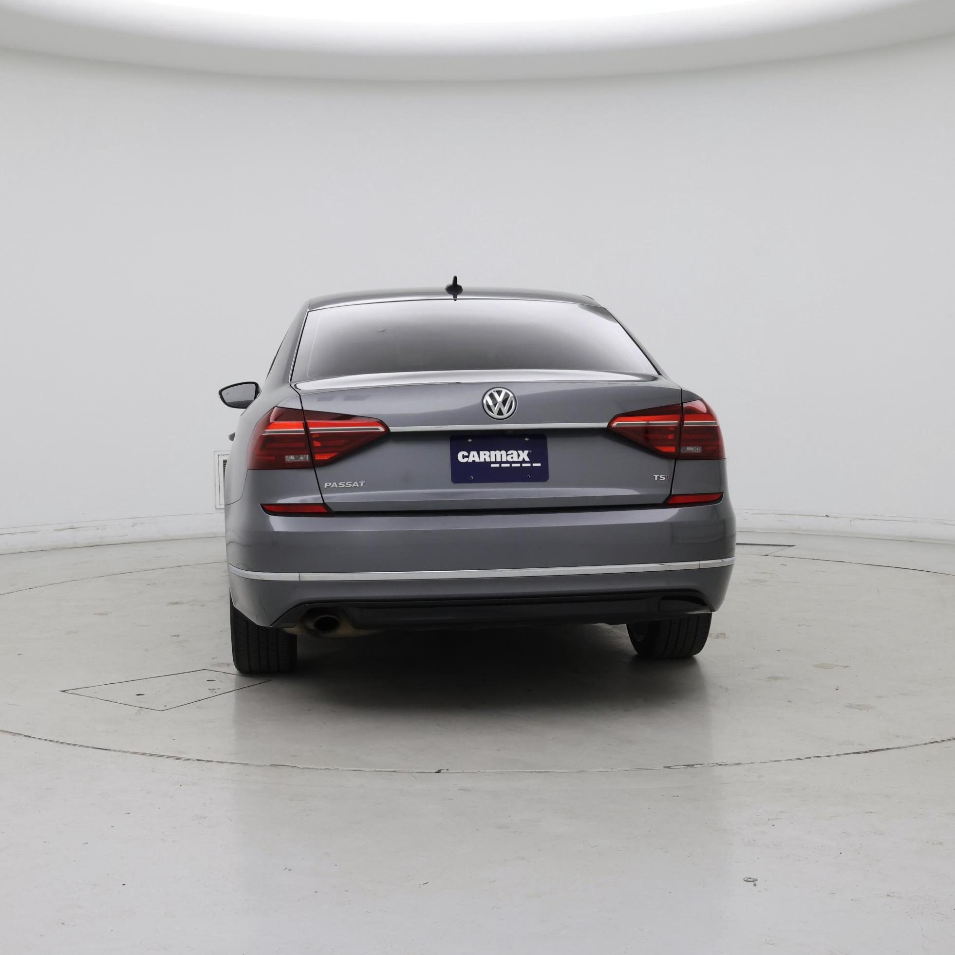 Thumbnail: 2017 Volkswagen Passat - 6