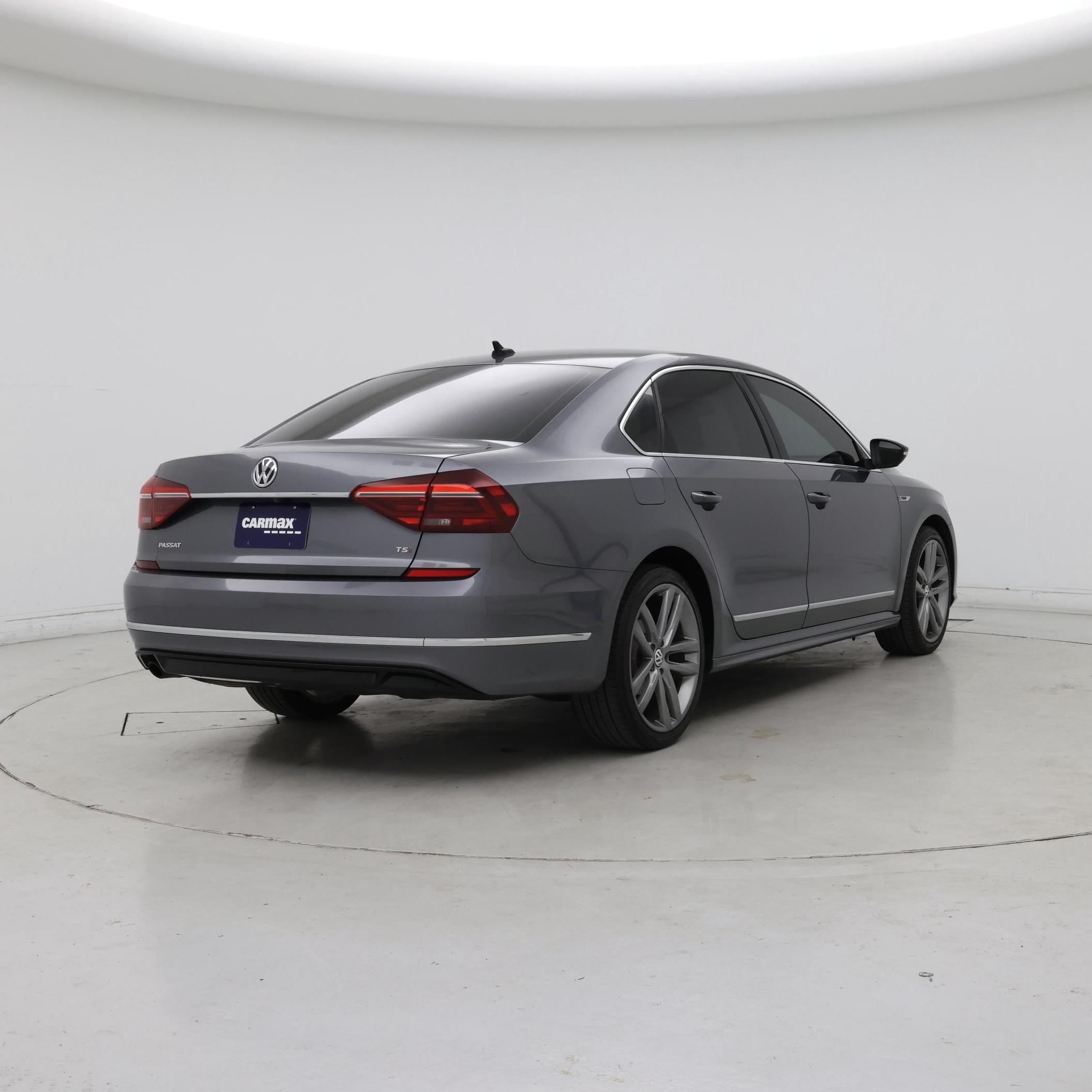 Thumbnail: 2017 Volkswagen Passat - 8