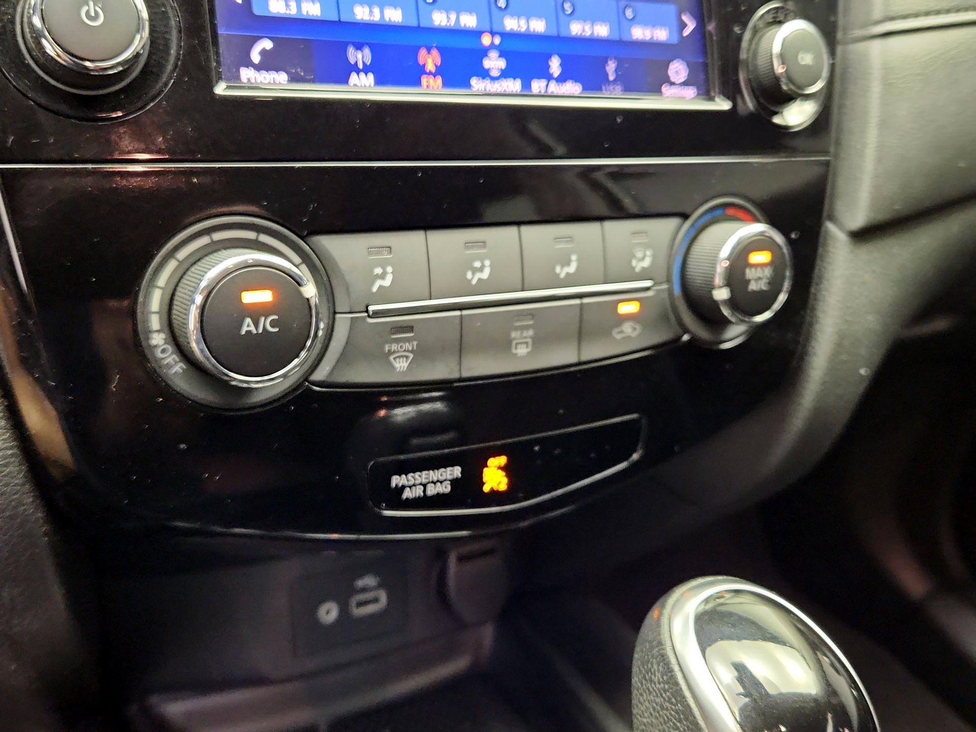 Thumbnail: 2019 Nissan Rogue - 16