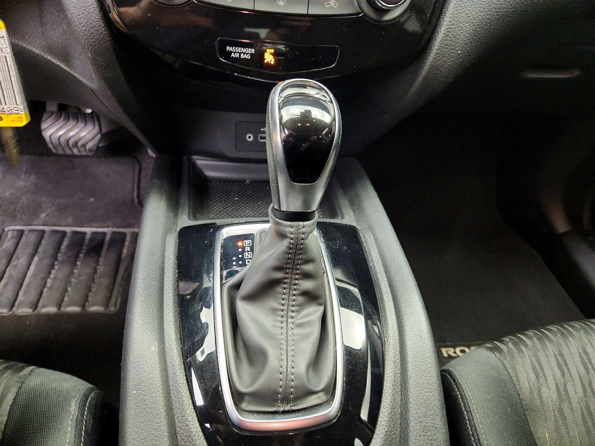 Thumbnail: 2019 Nissan Rogue - 17