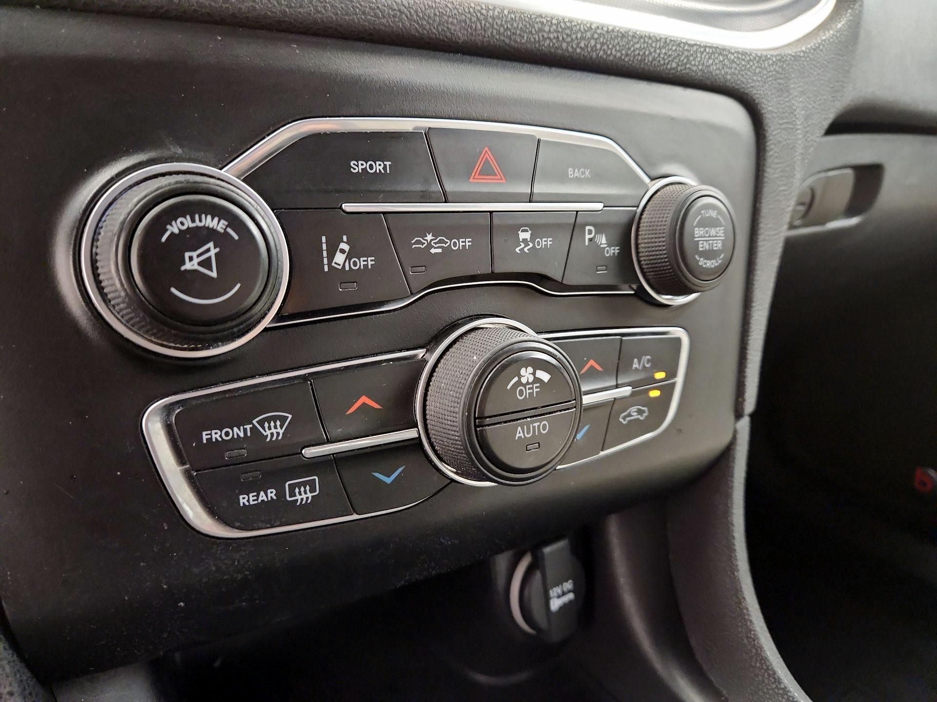 Thumbnail: 2016 Dodge Charger - 16