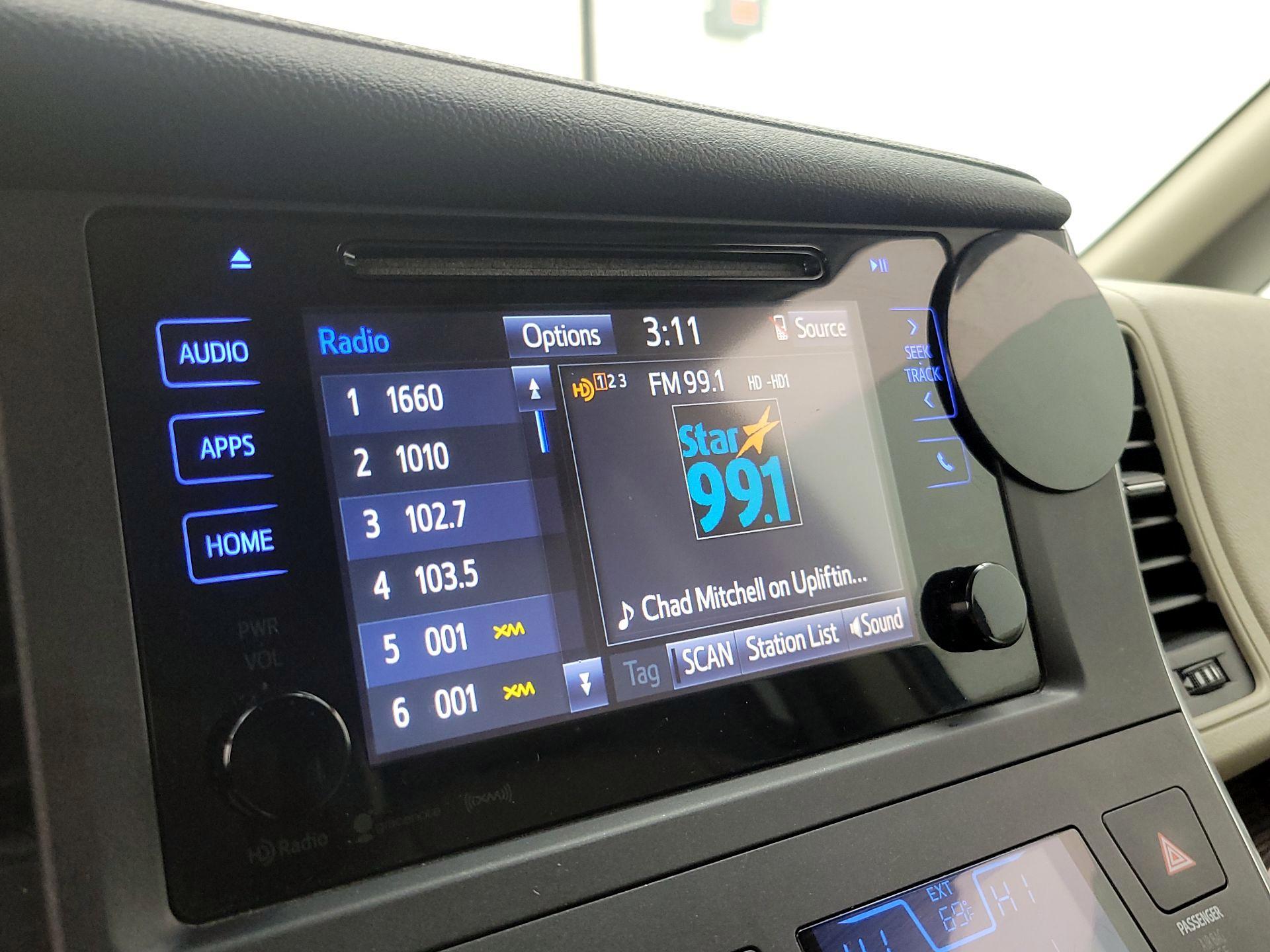 Thumbnail: 2017 Toyota Sienna - 15