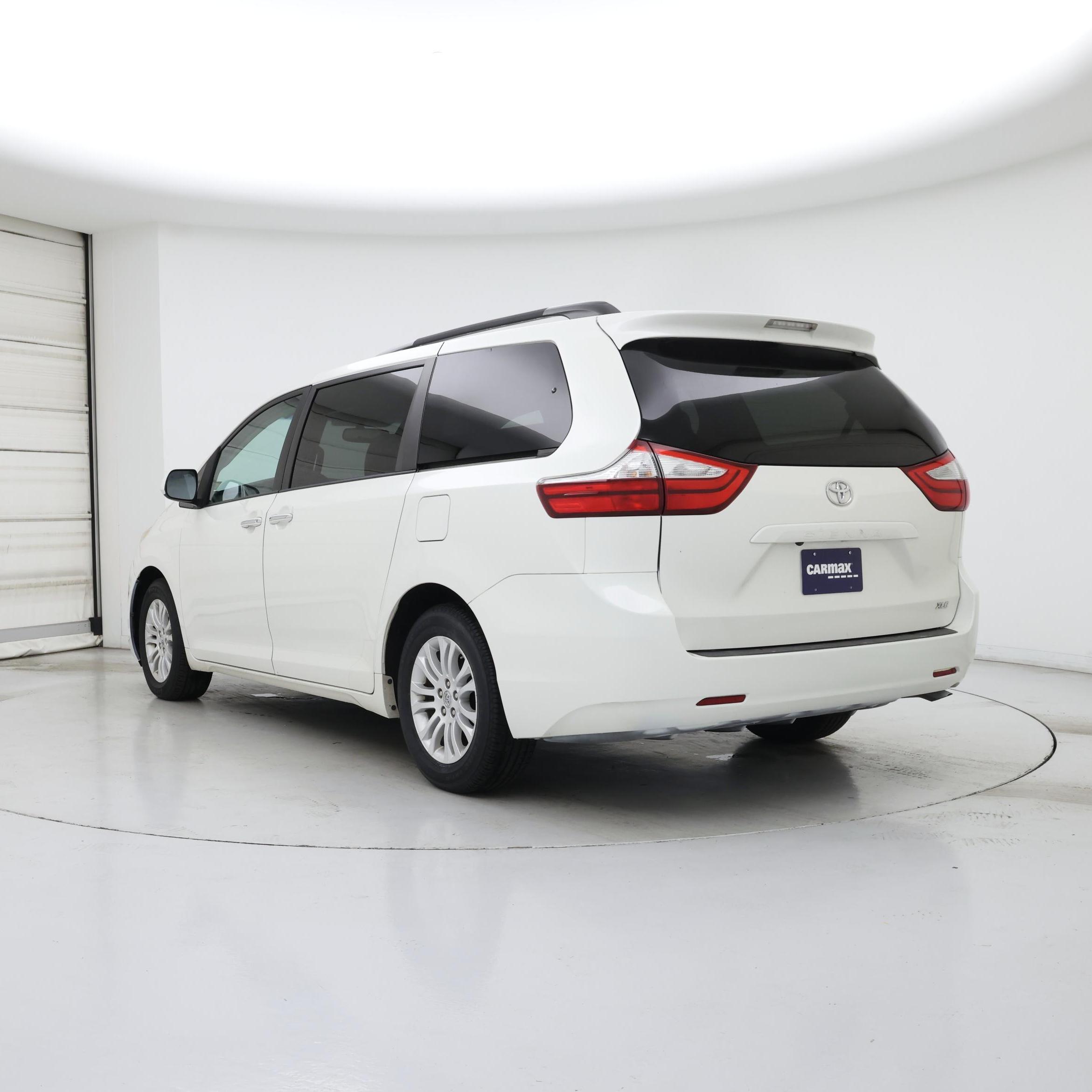 Thumbnail: 2017 Toyota Sienna - 2