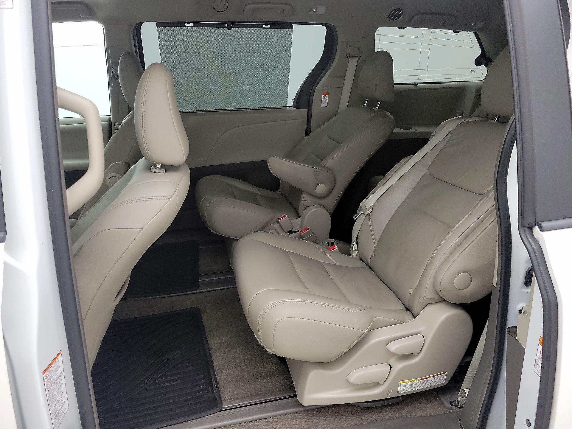 Thumbnail: 2017 Toyota Sienna - 20