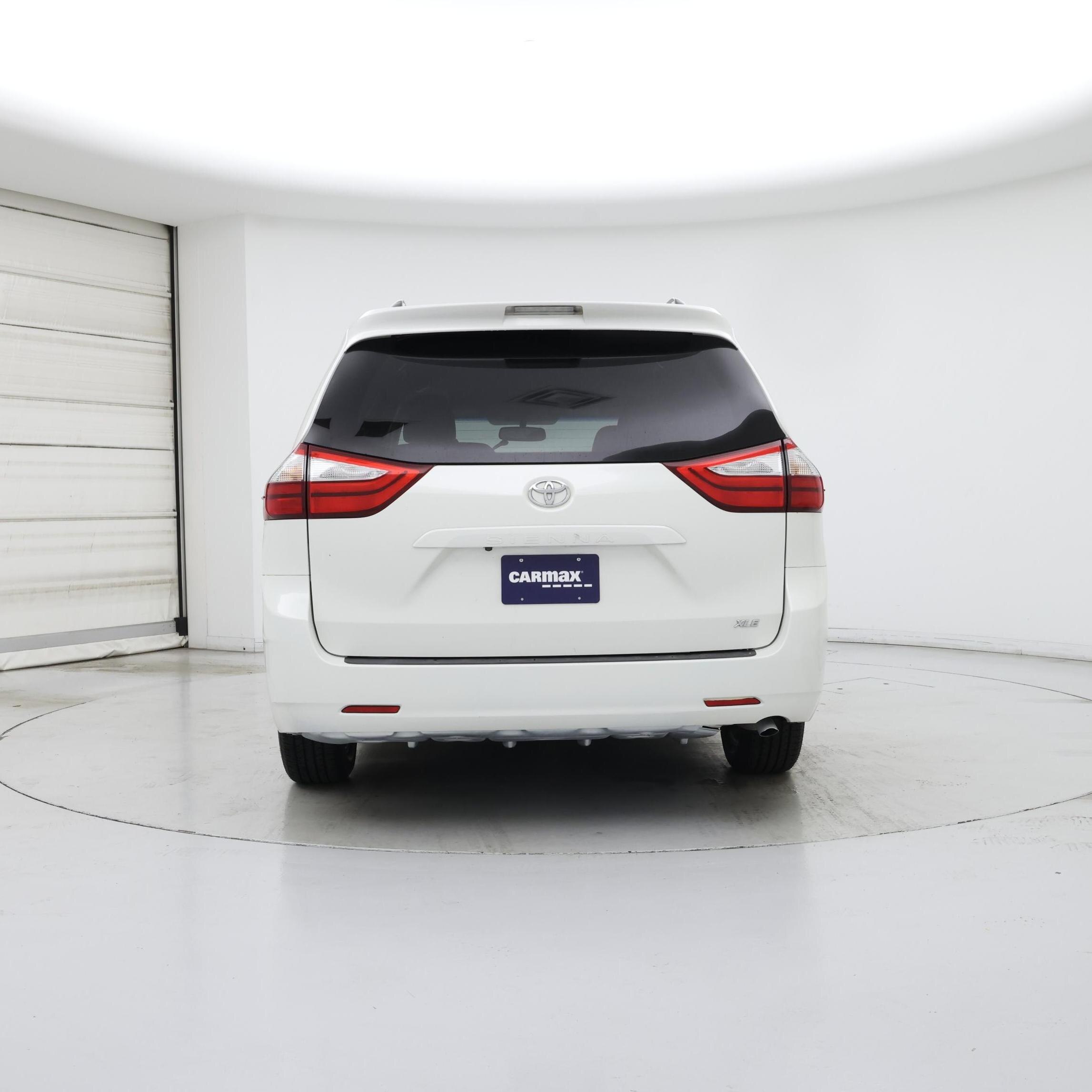 Thumbnail: 2017 Toyota Sienna - 6