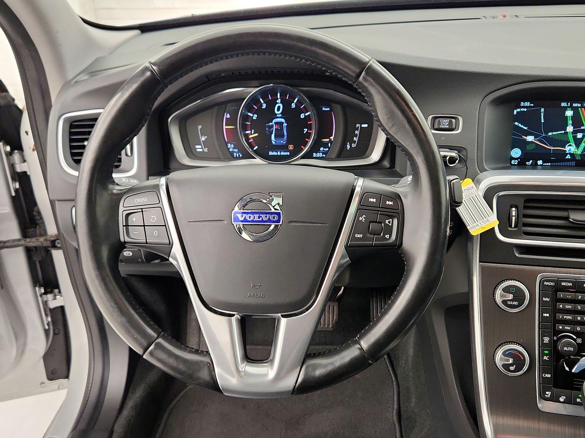 Thumbnail: 2016 Volvo S60 - 10