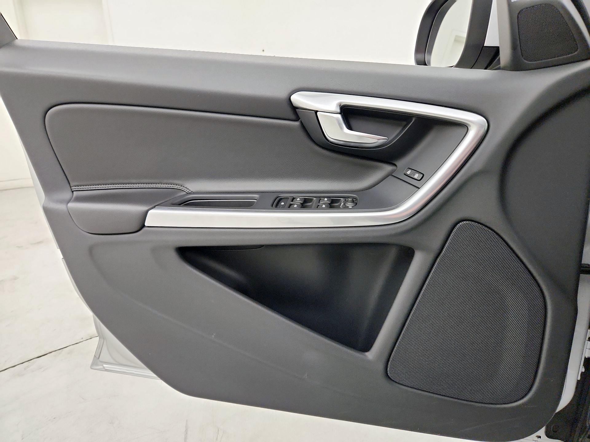 Thumbnail: 2016 Volvo S60 - 12
