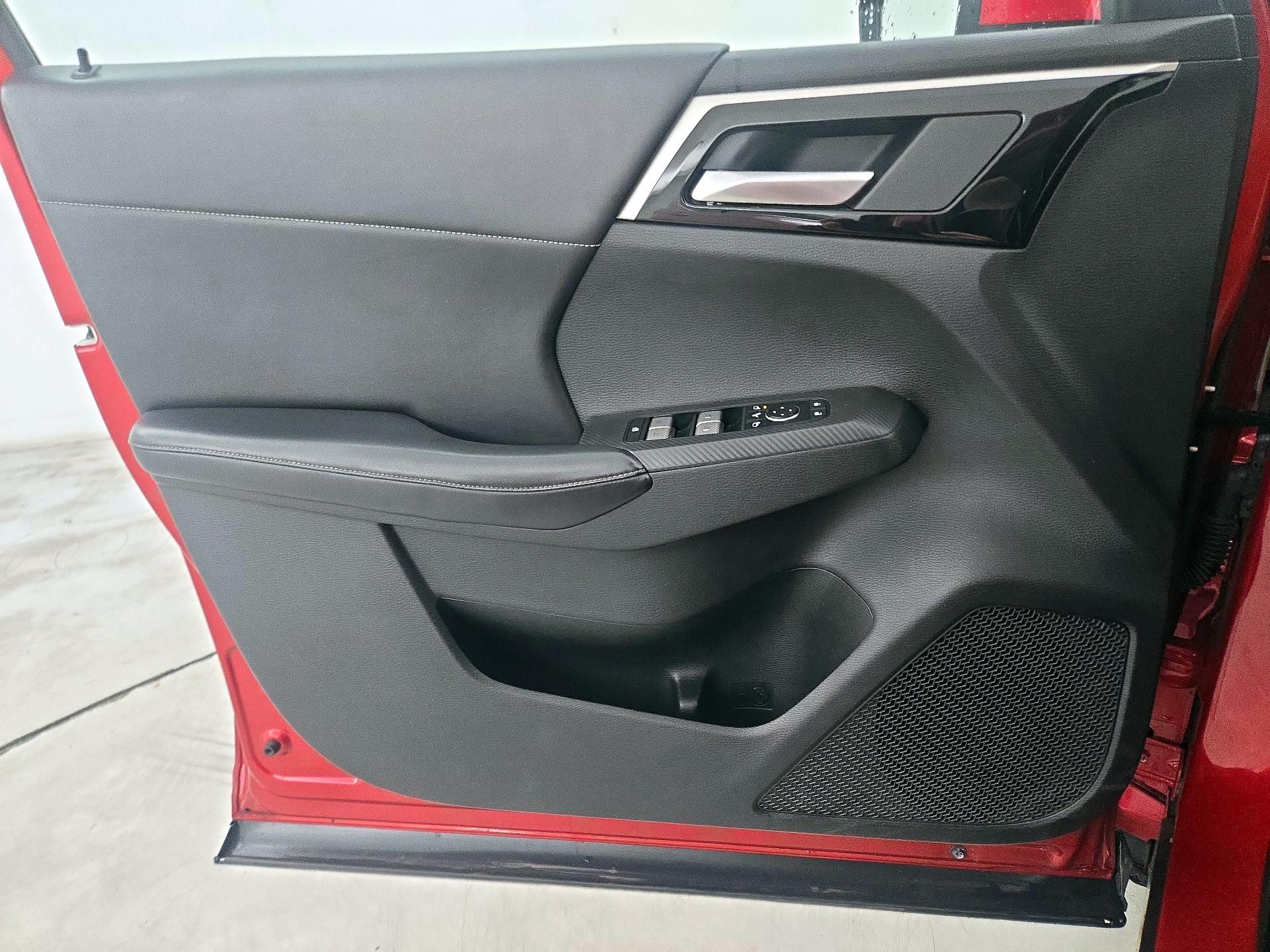 Thumbnail: 2023 Mitsubishi Outlander - 12