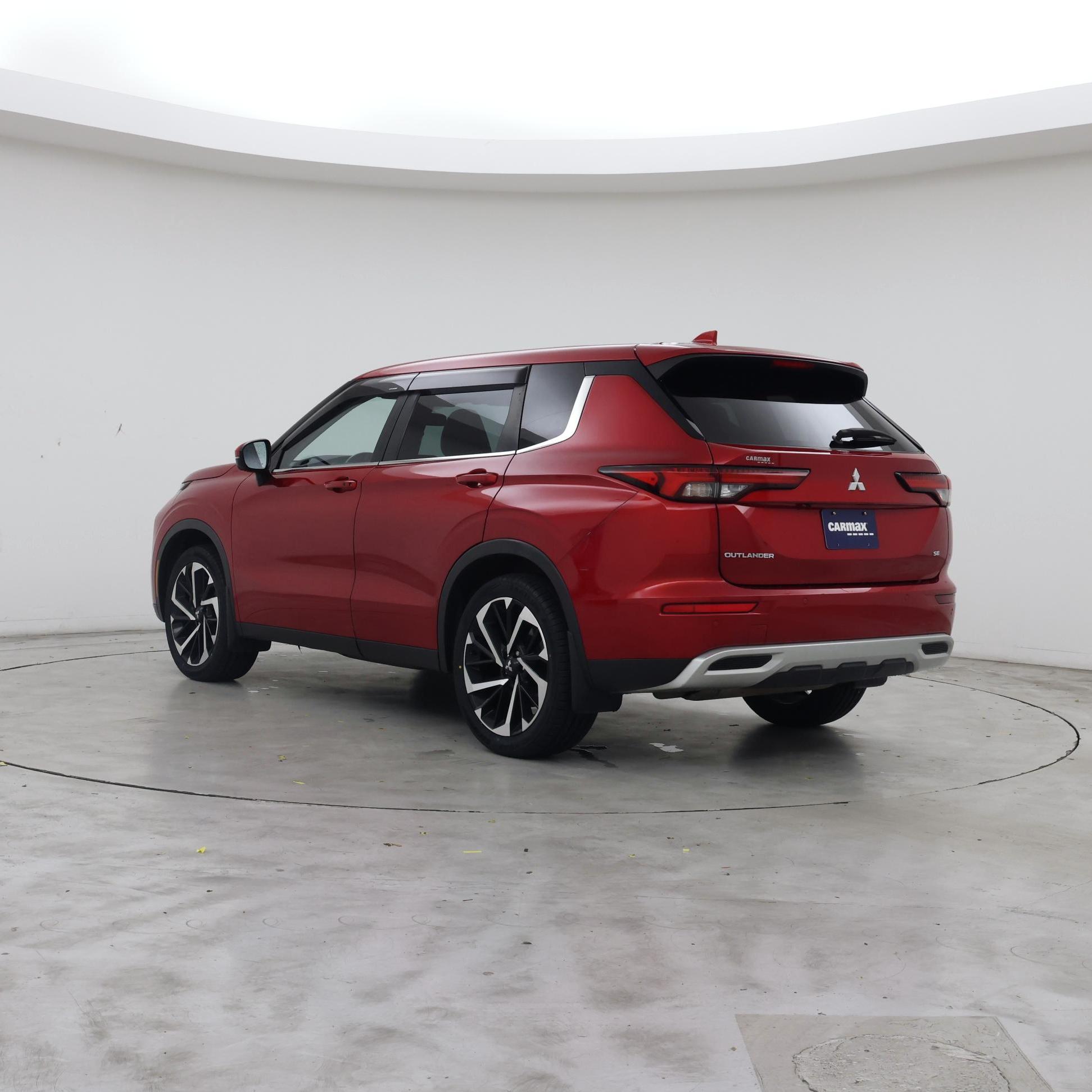 Thumbnail: 2023 Mitsubishi Outlander - 2