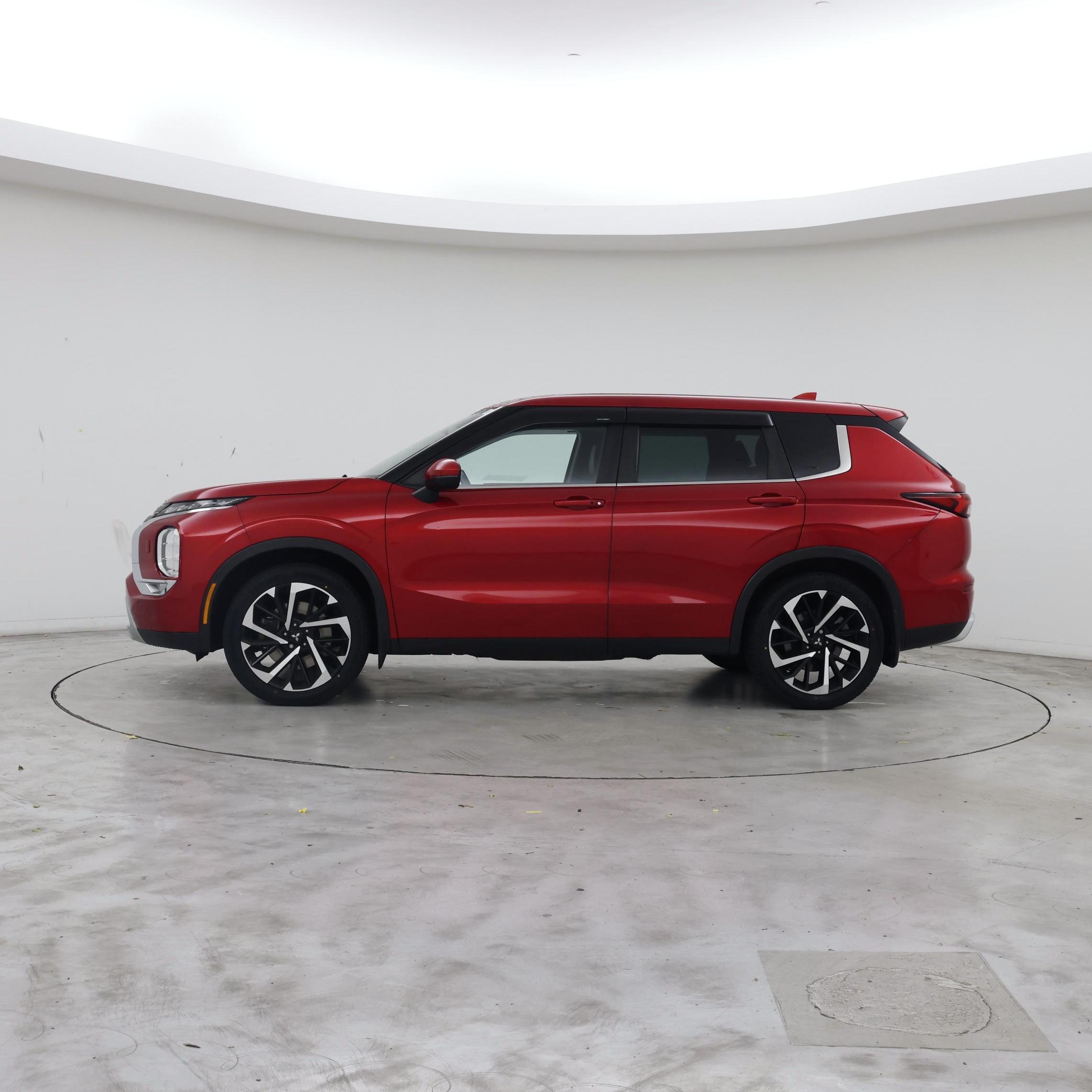 Thumbnail: 2023 Mitsubishi Outlander - 3
