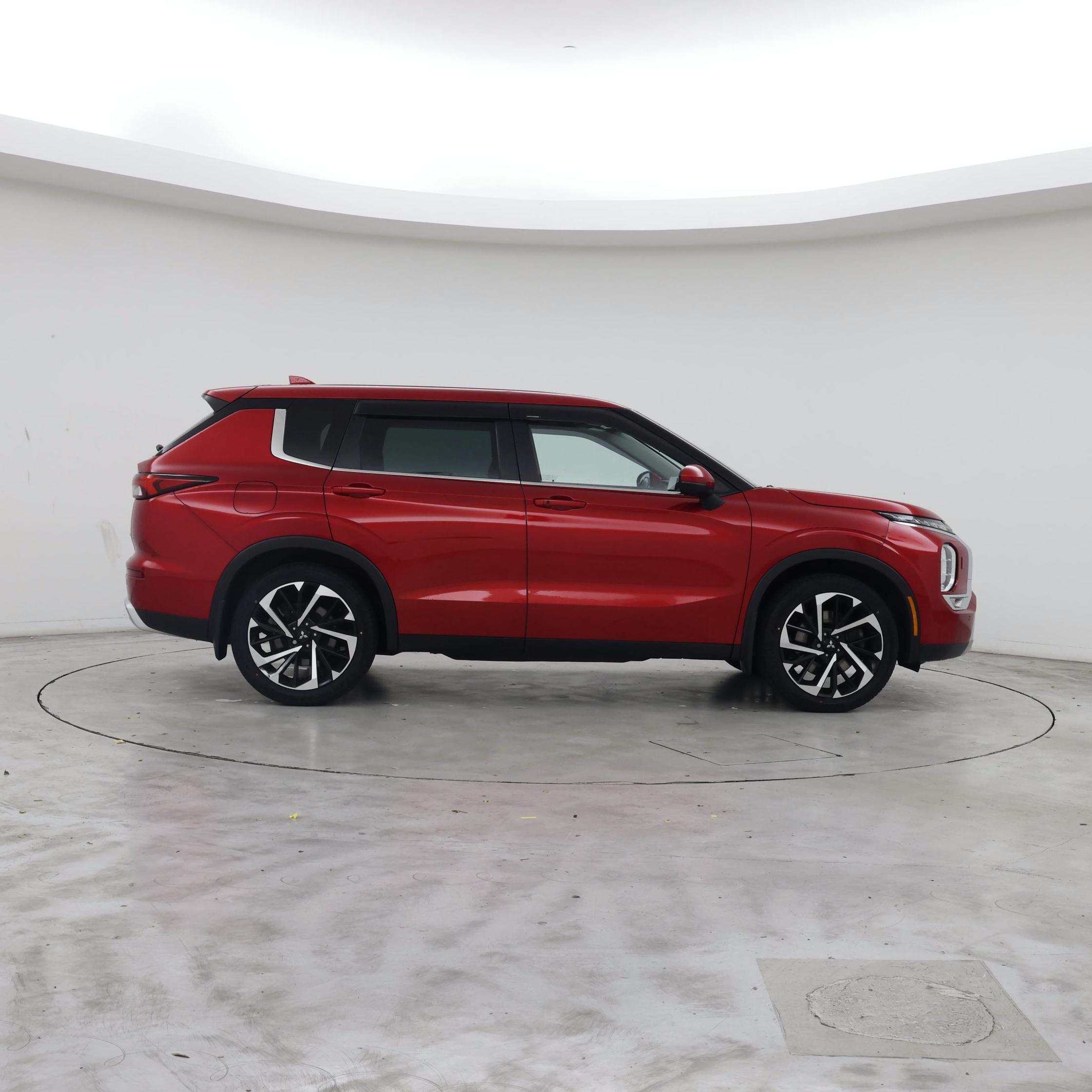 Thumbnail: 2023 Mitsubishi Outlander - 7