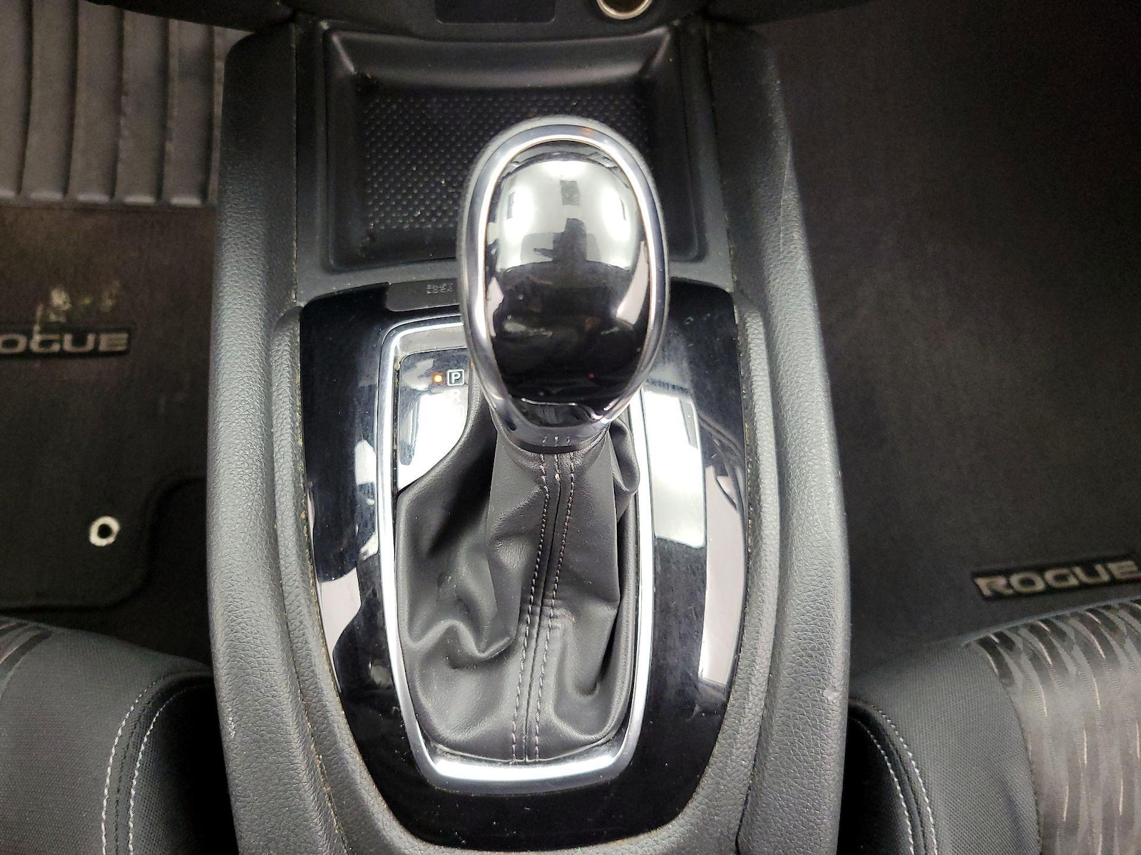 2019 Nissan Rogue SV - Photo 18