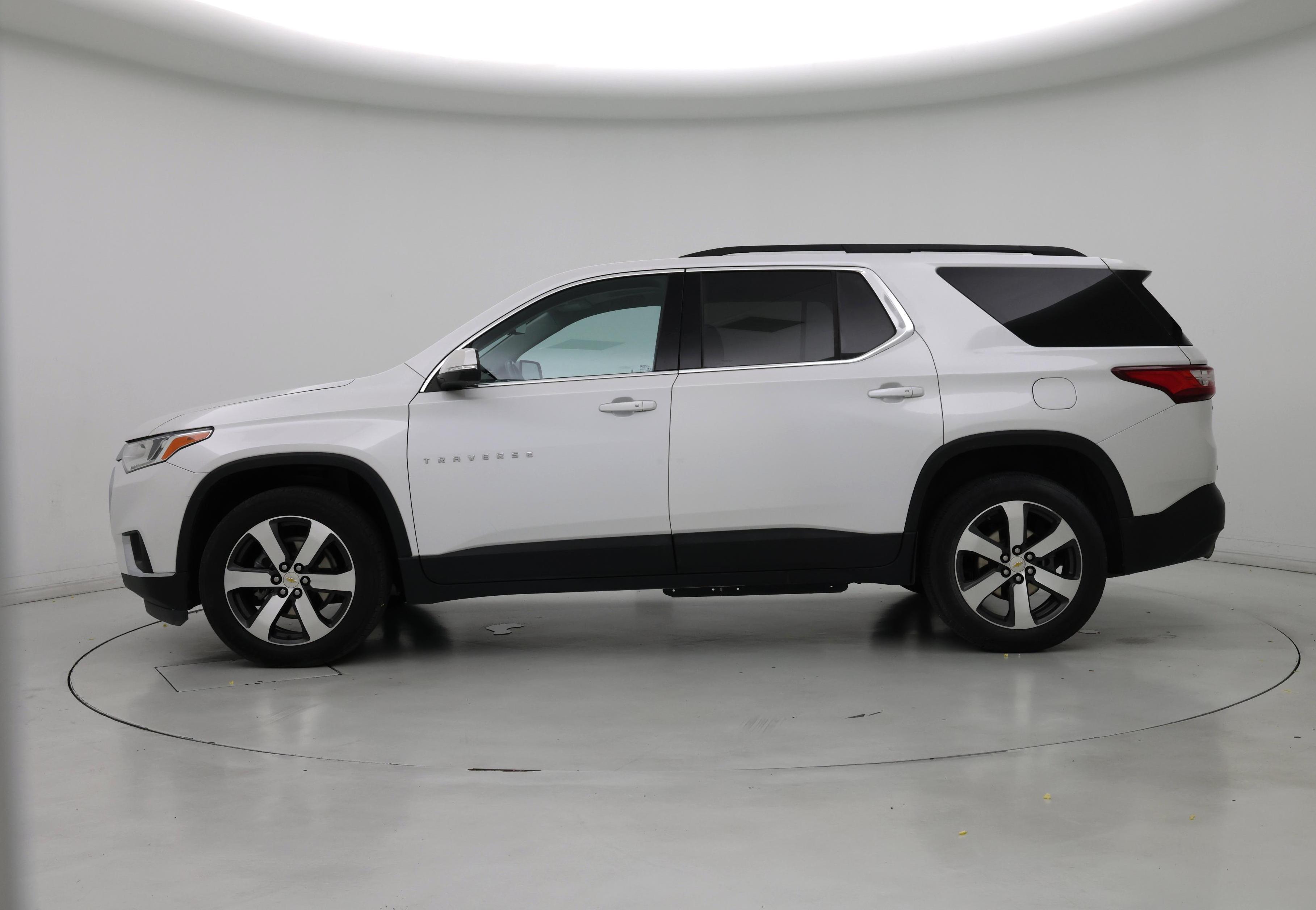 Thumbnail: 2021 Chevrolet Traverse - 3