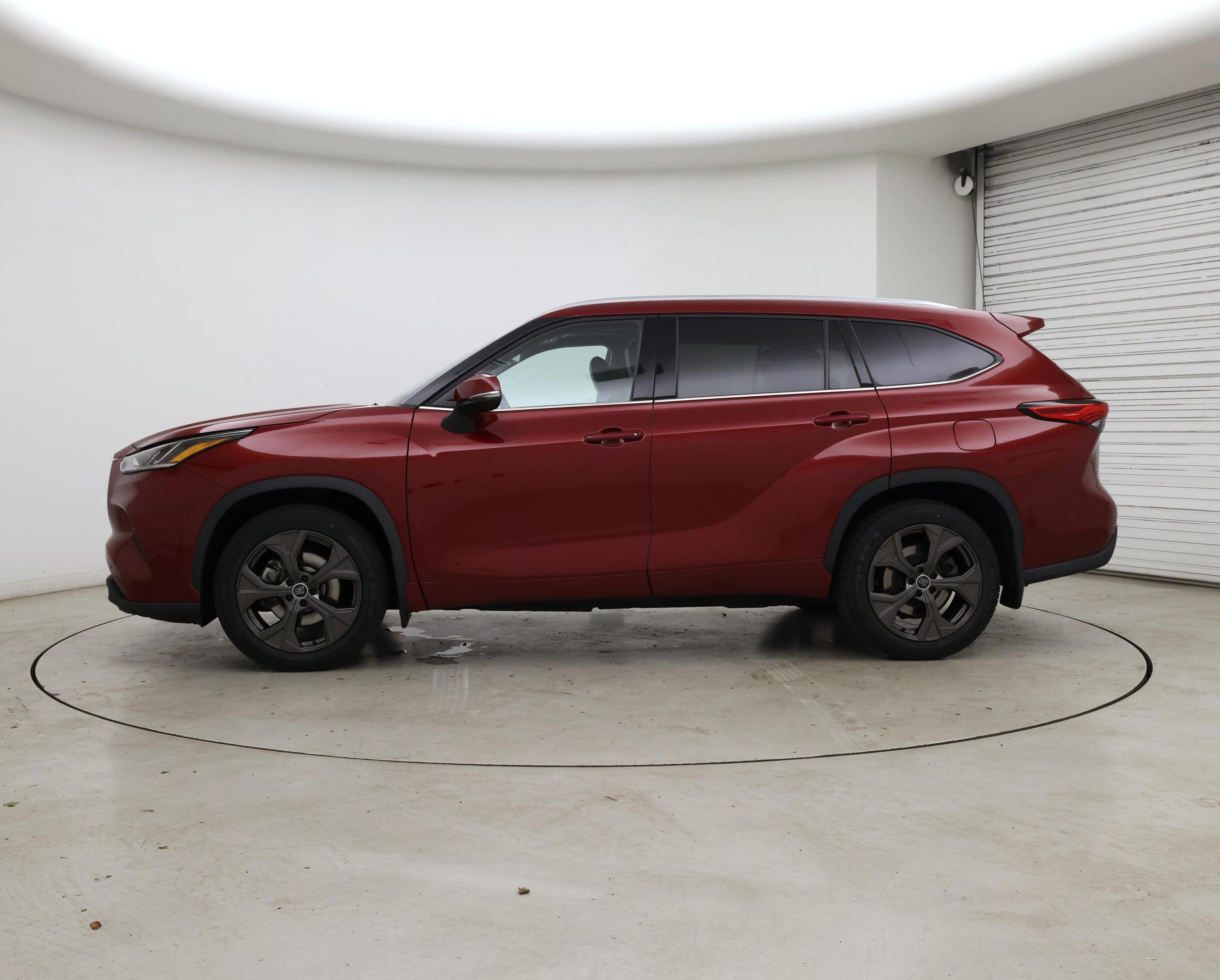 Thumbnail: 2022 Toyota Highlander - 3