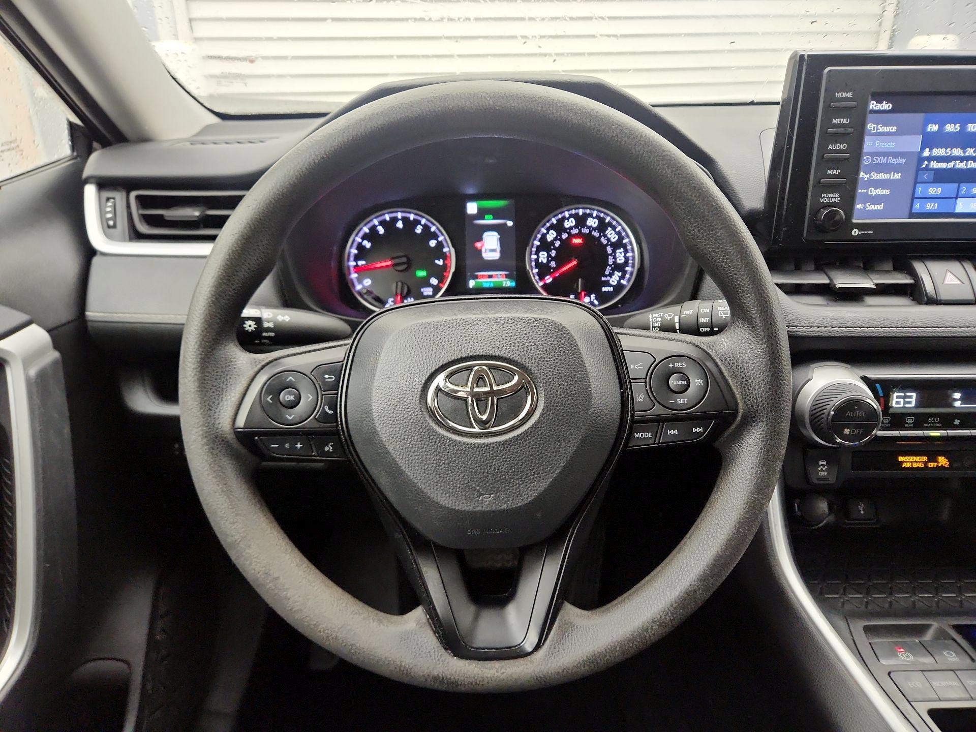 Thumbnail: 2022 Toyota RAV4 - 10