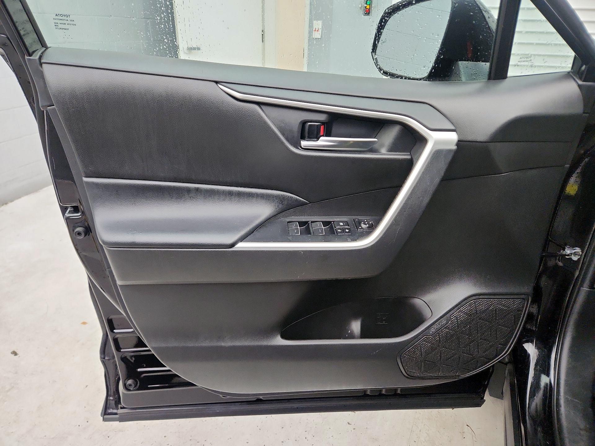 Thumbnail: 2022 Toyota RAV4 - 12