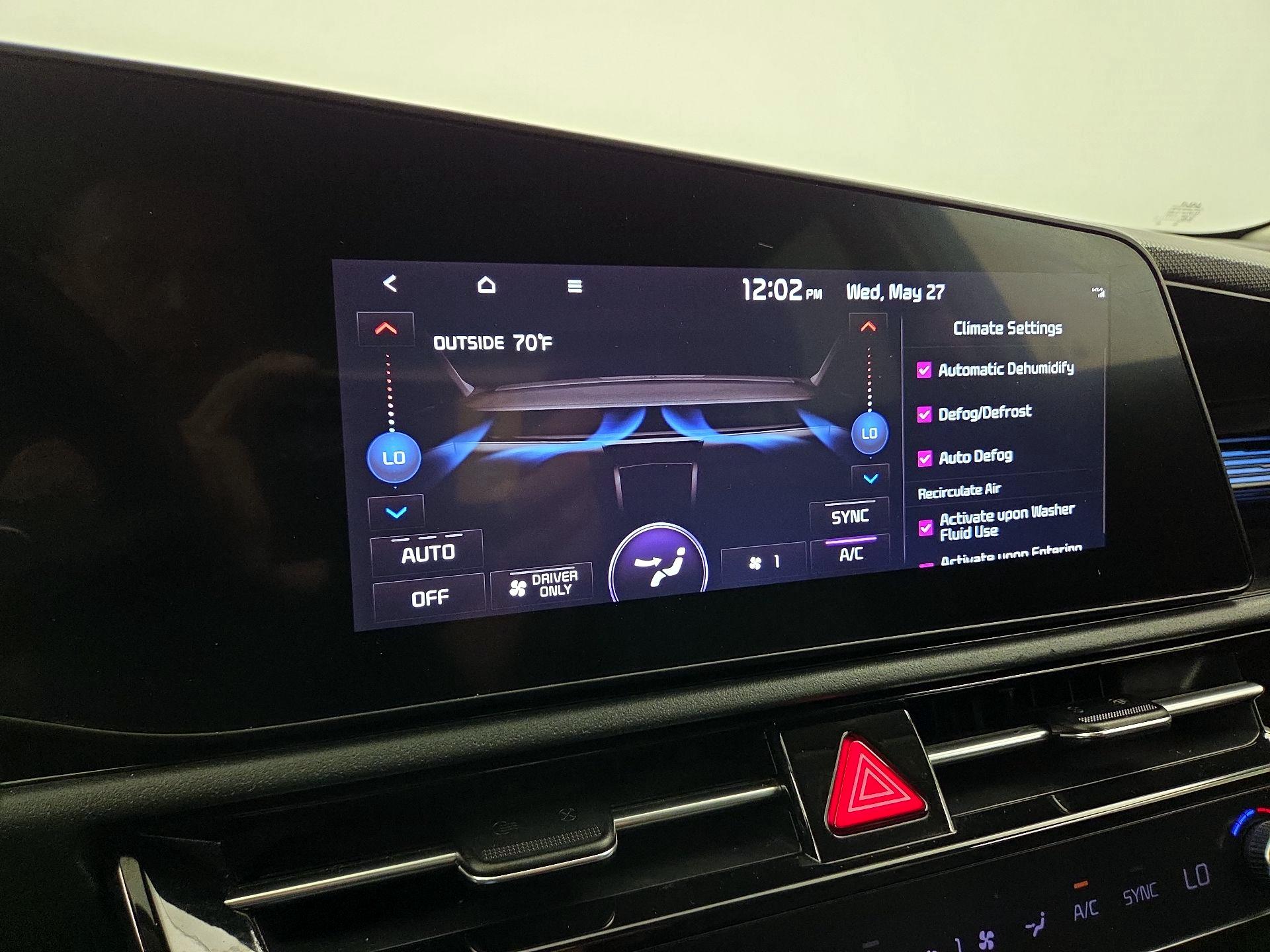 Thumbnail: 2023 Kia Niro - 16