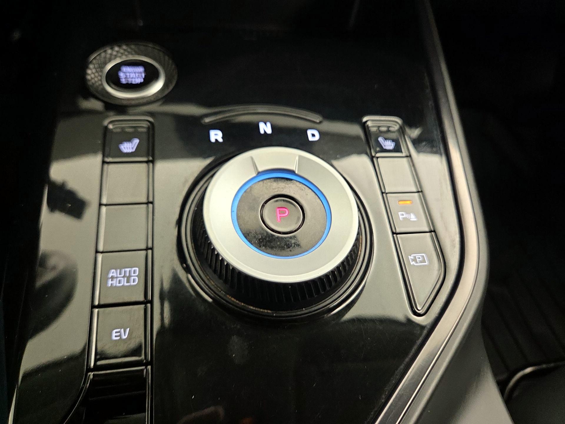 Thumbnail: 2023 Kia Niro - 17