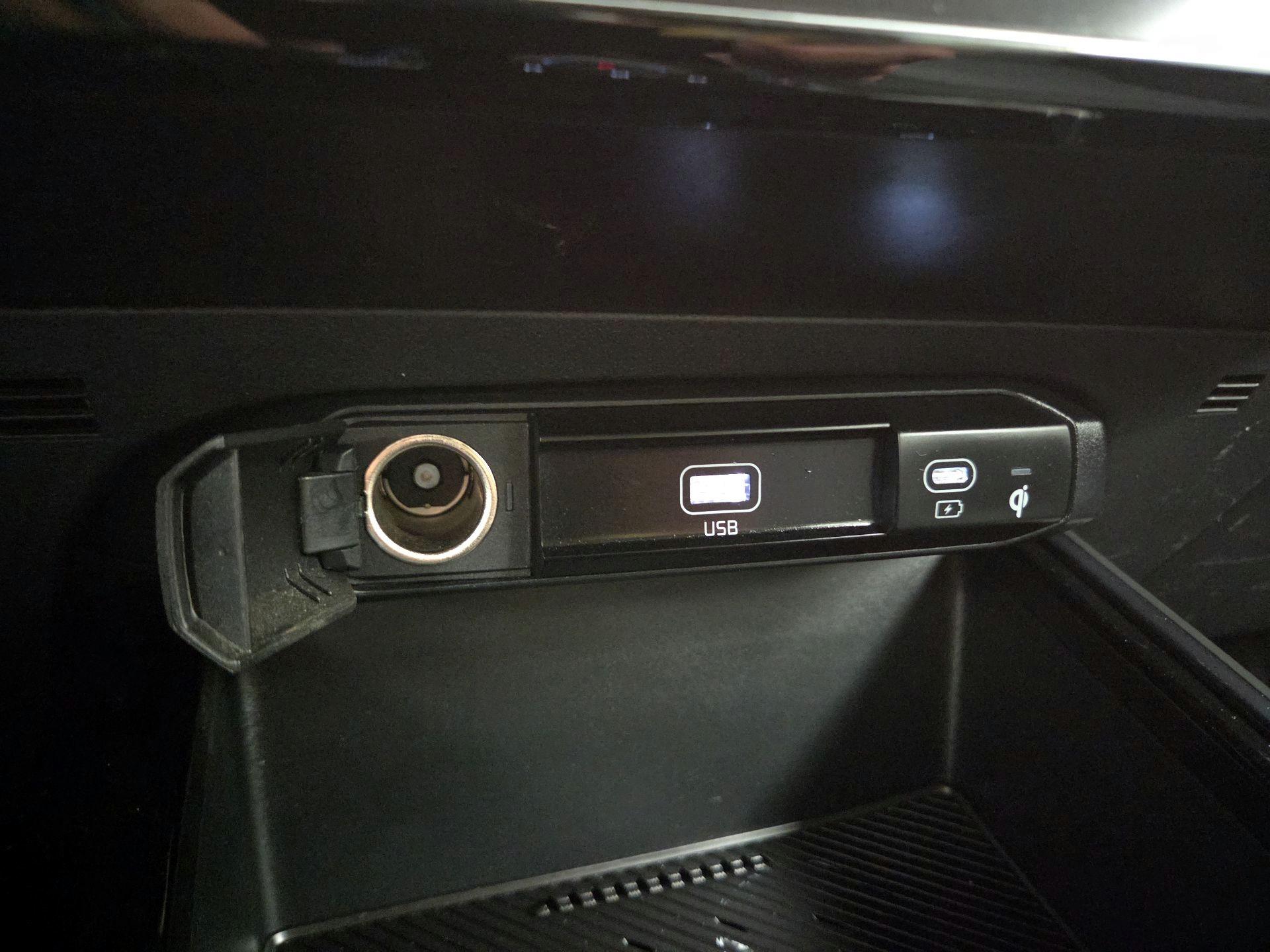 Thumbnail: 2023 Kia Niro - 18