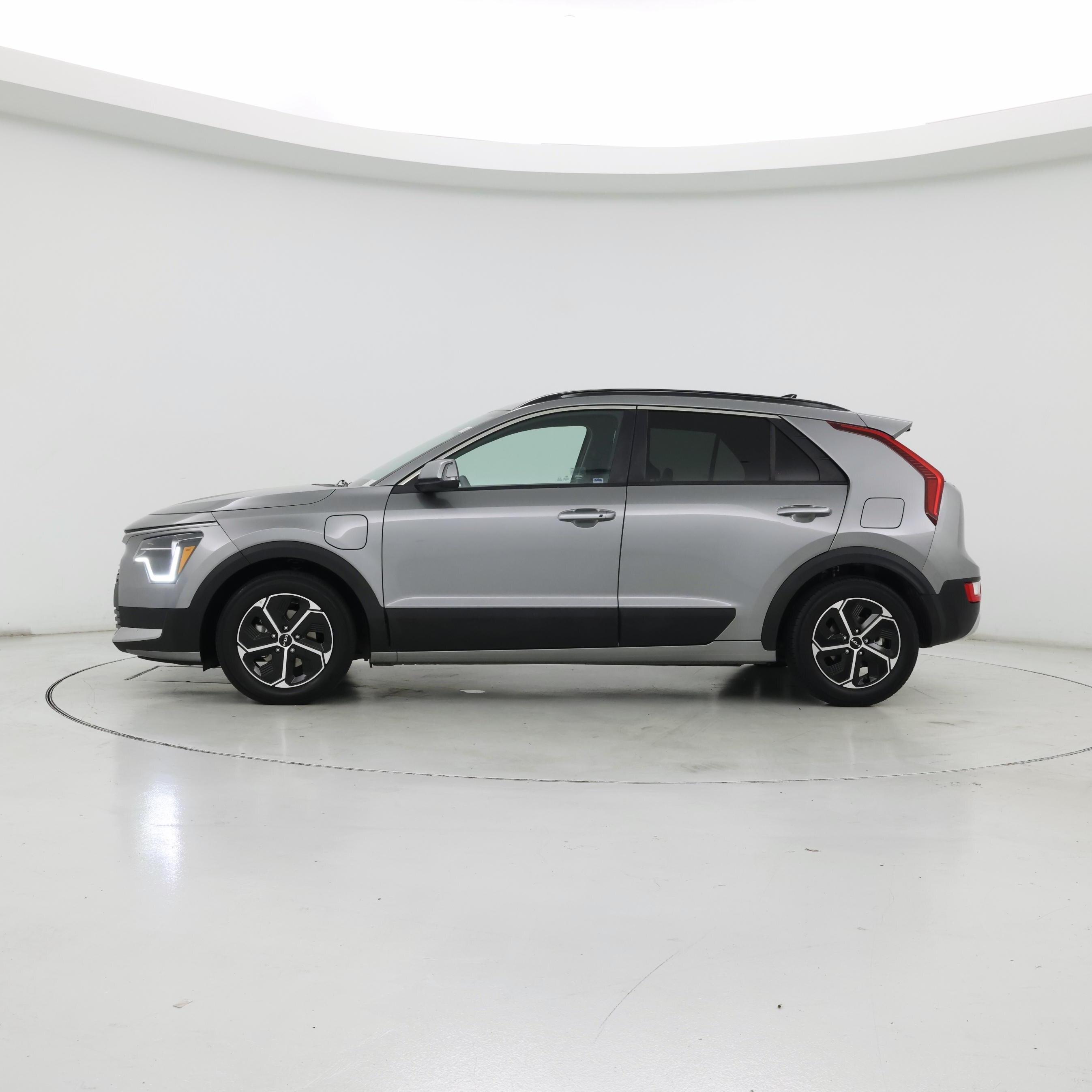 Thumbnail: 2023 Kia Niro - 3