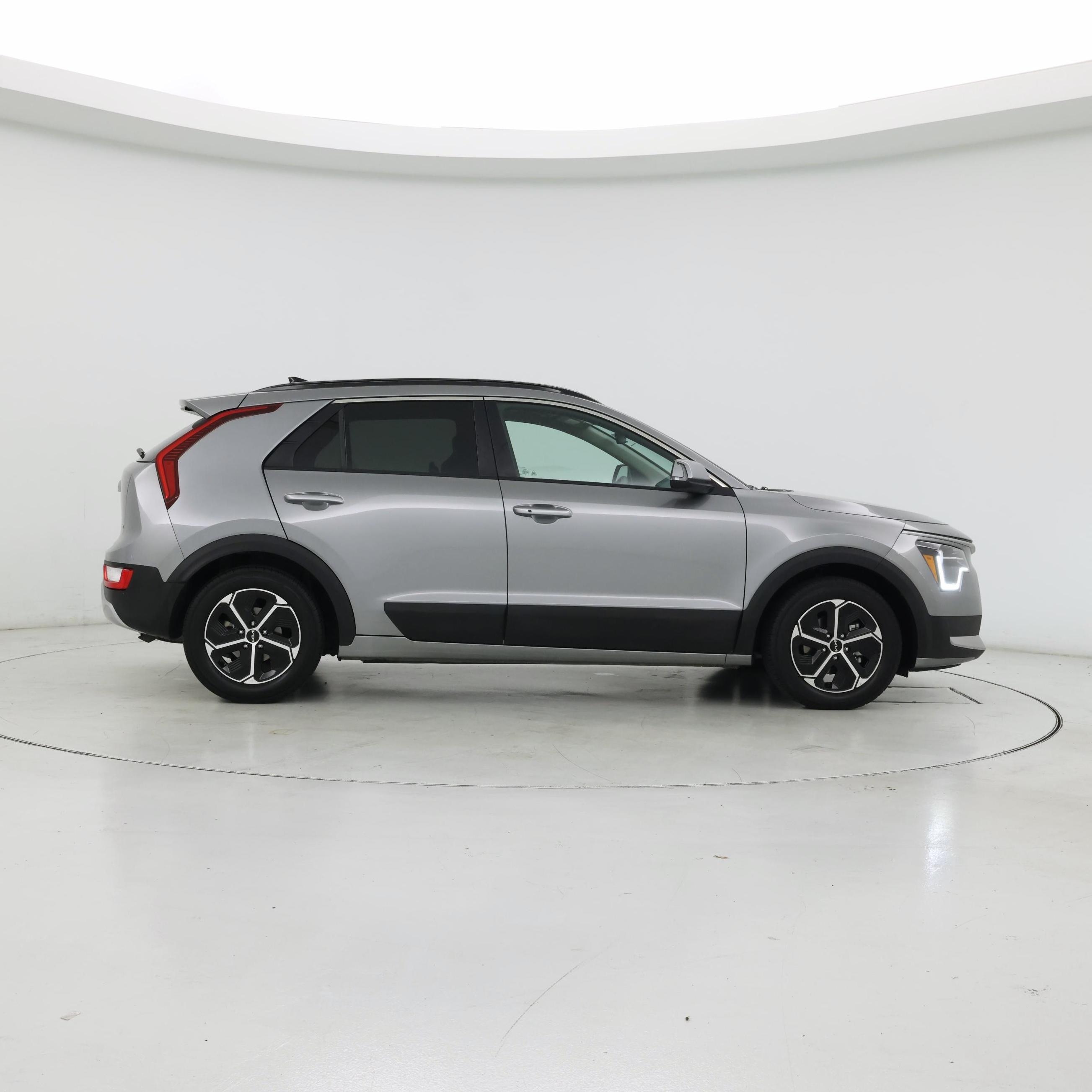 Thumbnail: 2023 Kia Niro - 7