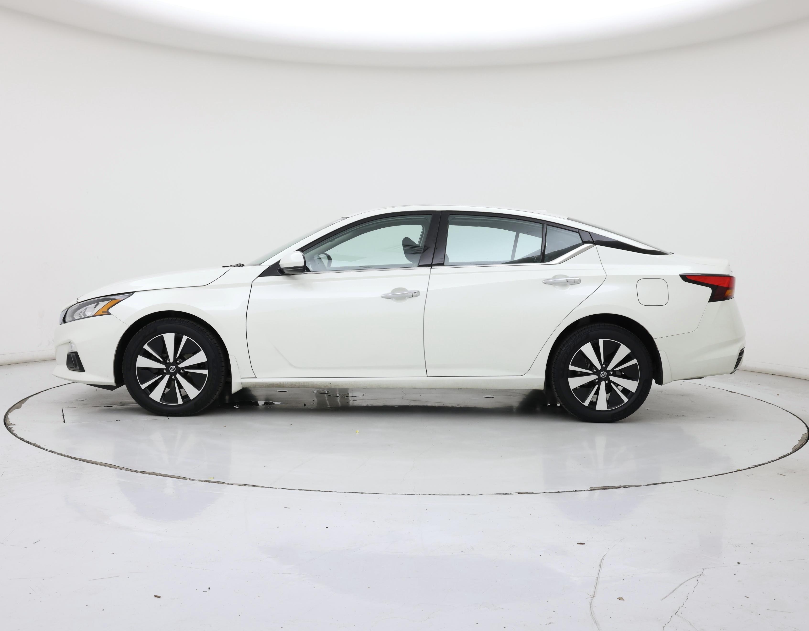 Thumbnail: 2020 Nissan Altima - 3