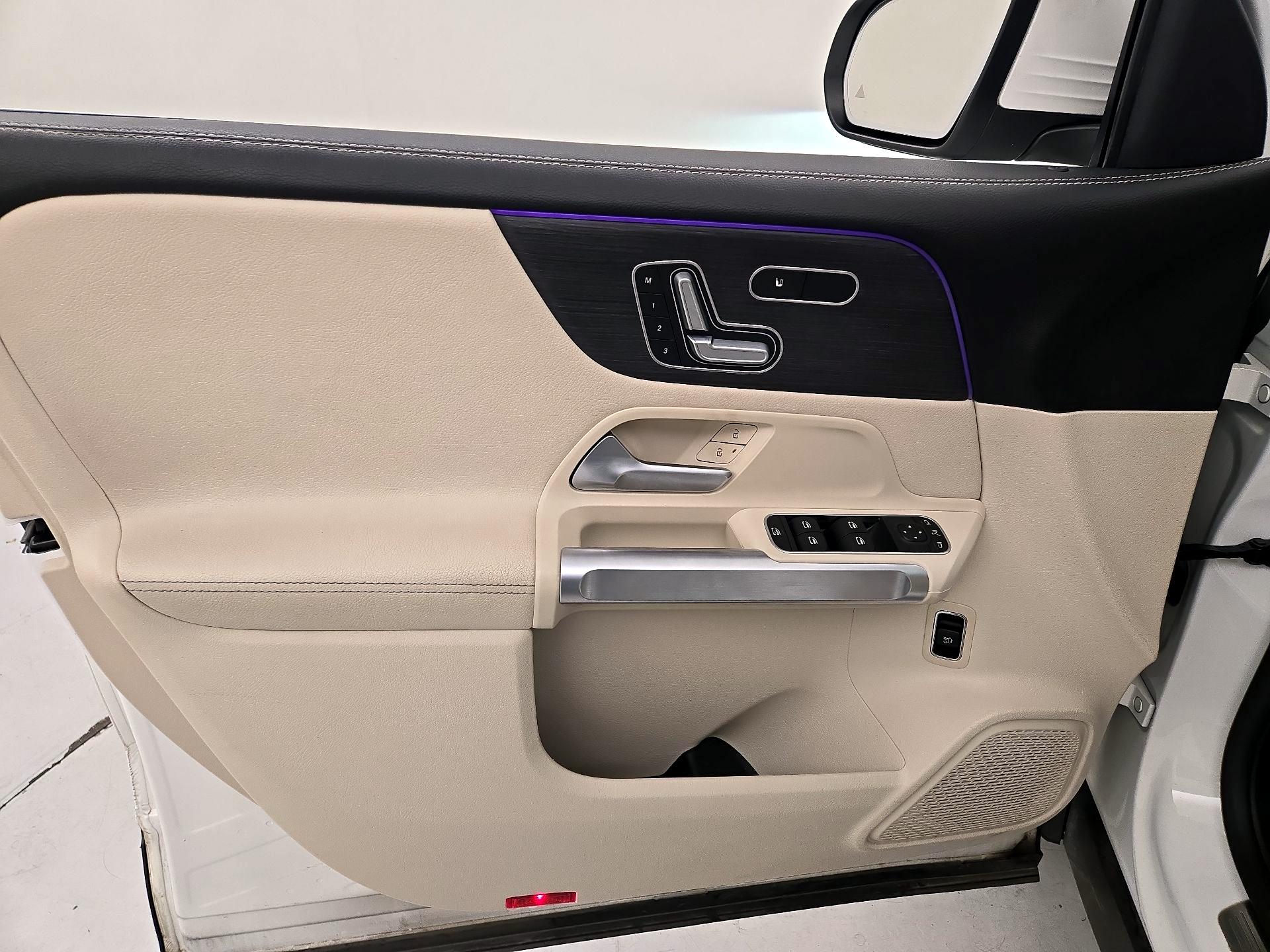 Thumbnail: 2022 Mercedes-Benz GLB - 12
