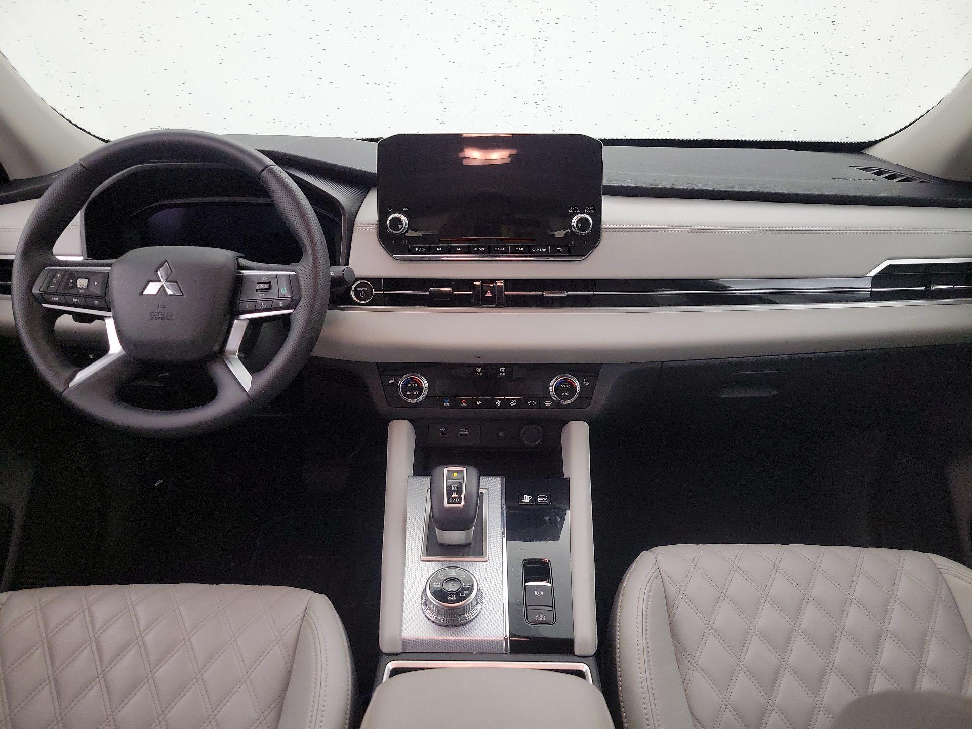 Thumbnail: 2024 Mitsubishi Outlander - 9