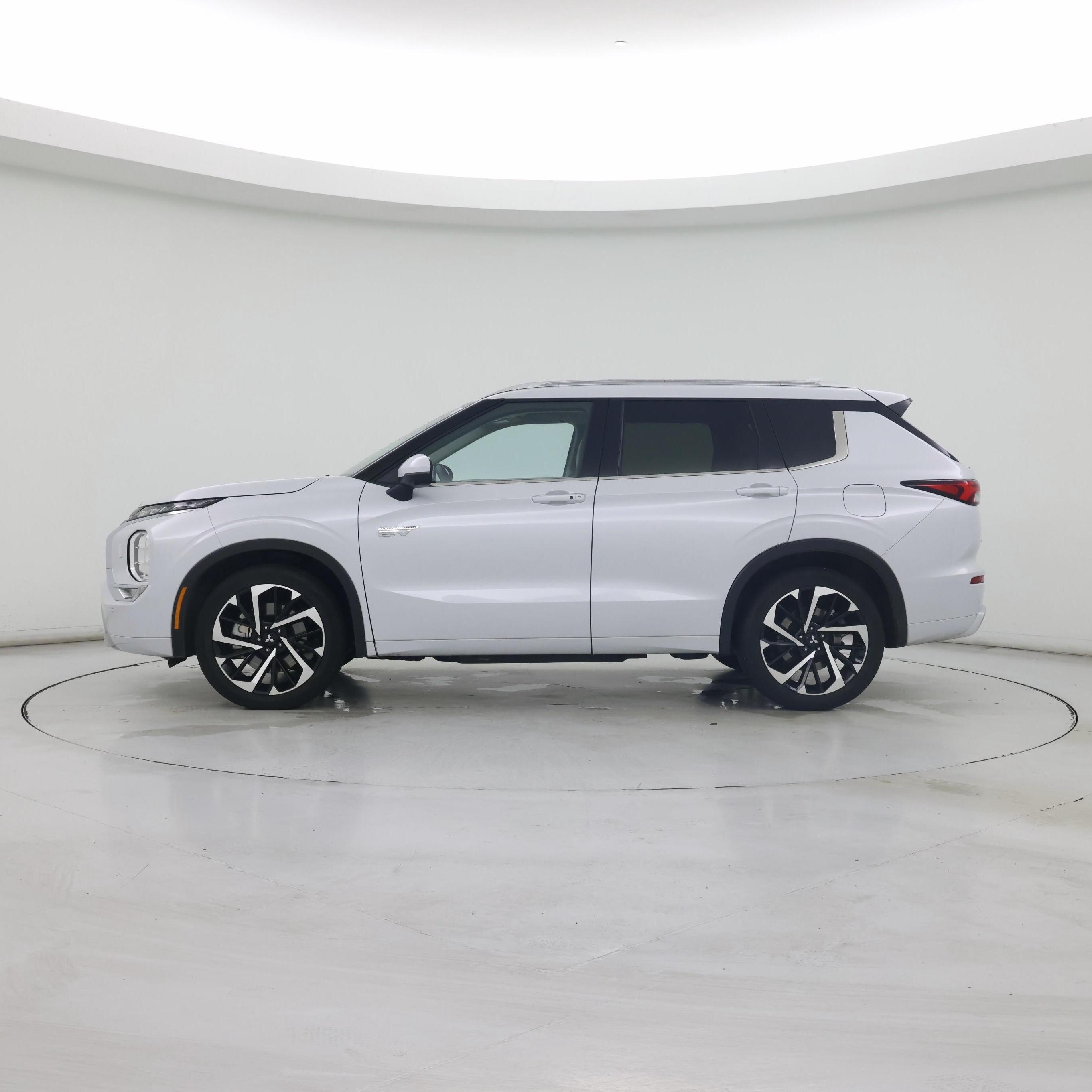Thumbnail: 2024 Mitsubishi Outlander - 3