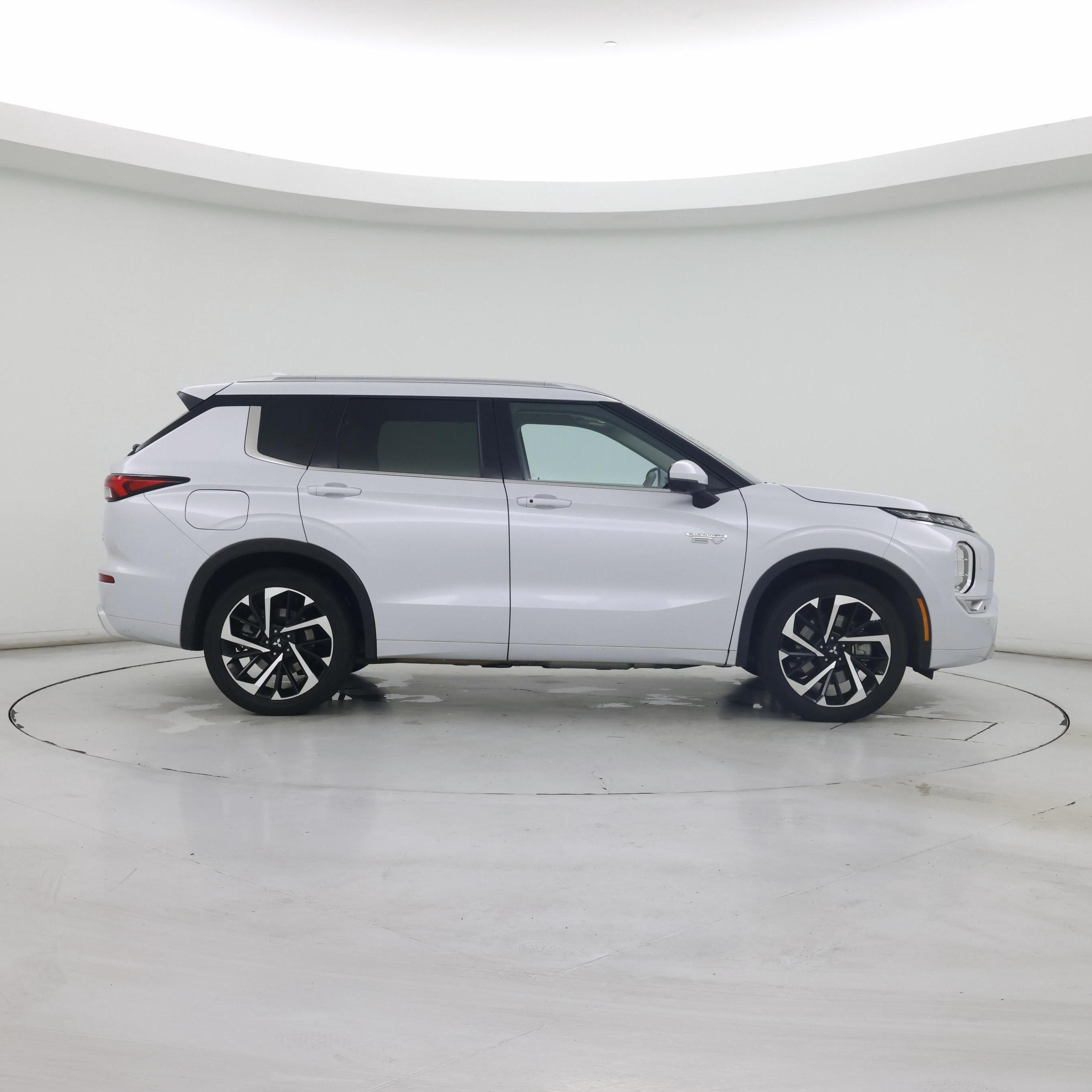 Thumbnail: 2024 Mitsubishi Outlander - 7