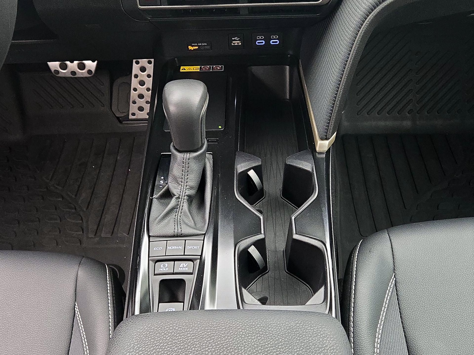 2025 Toyota Camry SE - Photo 17