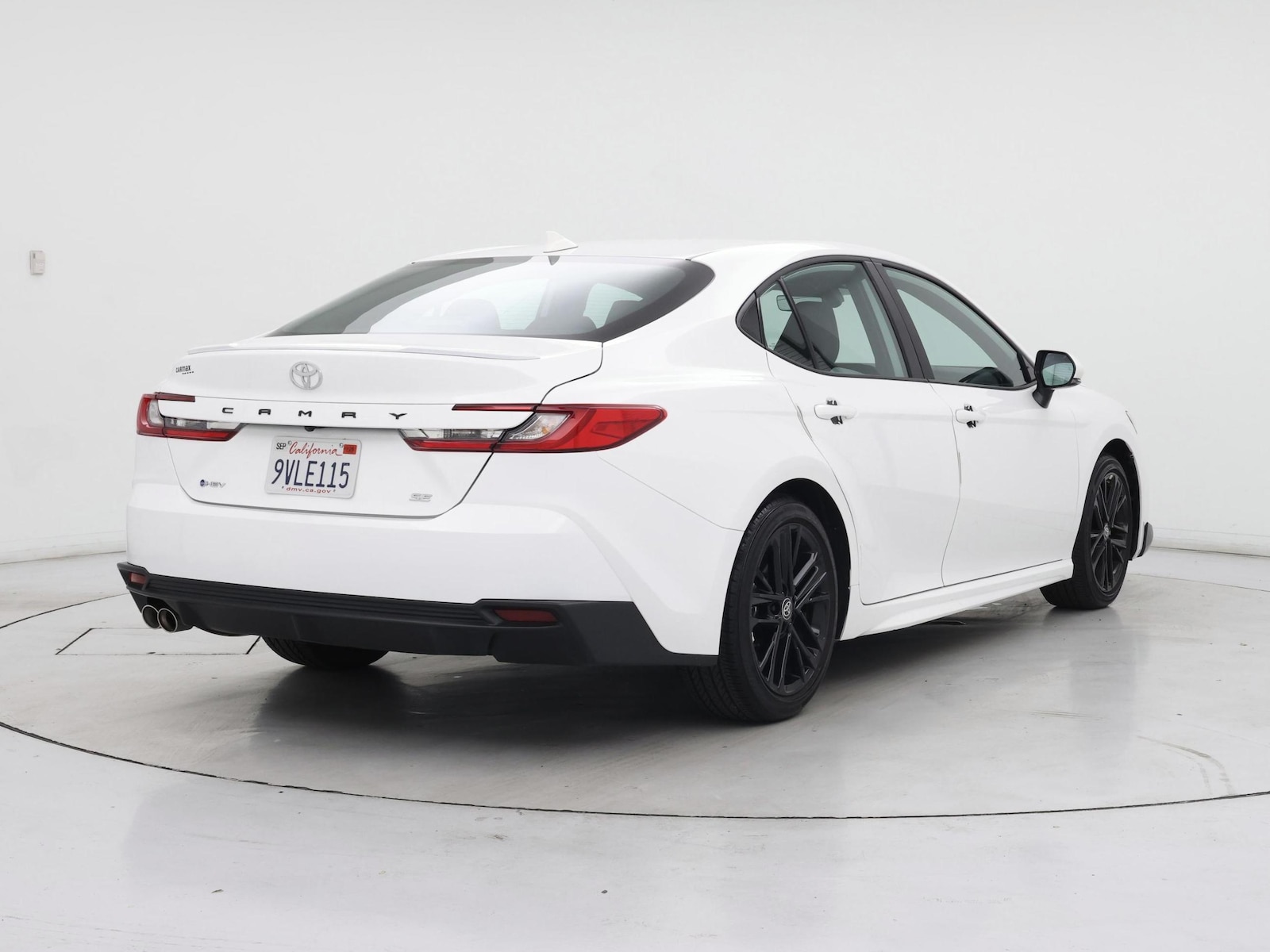 2025 Toyota Camry SE - Photo 9