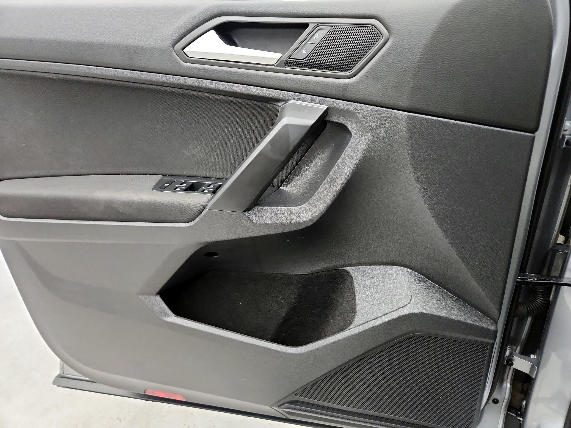 Thumbnail: 2021 Volkswagen Tiguan - 12