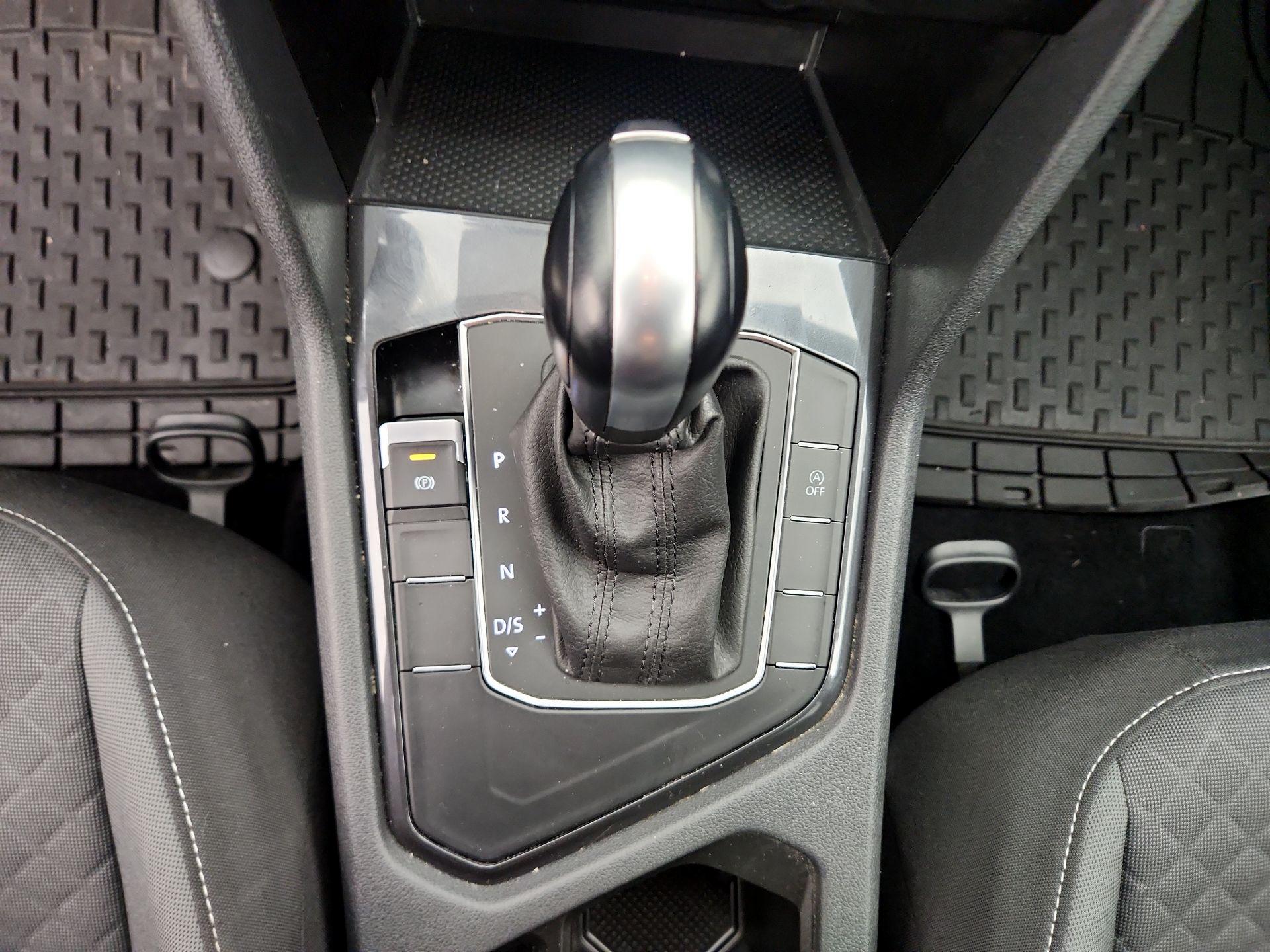 Thumbnail: 2021 Volkswagen Tiguan - 17