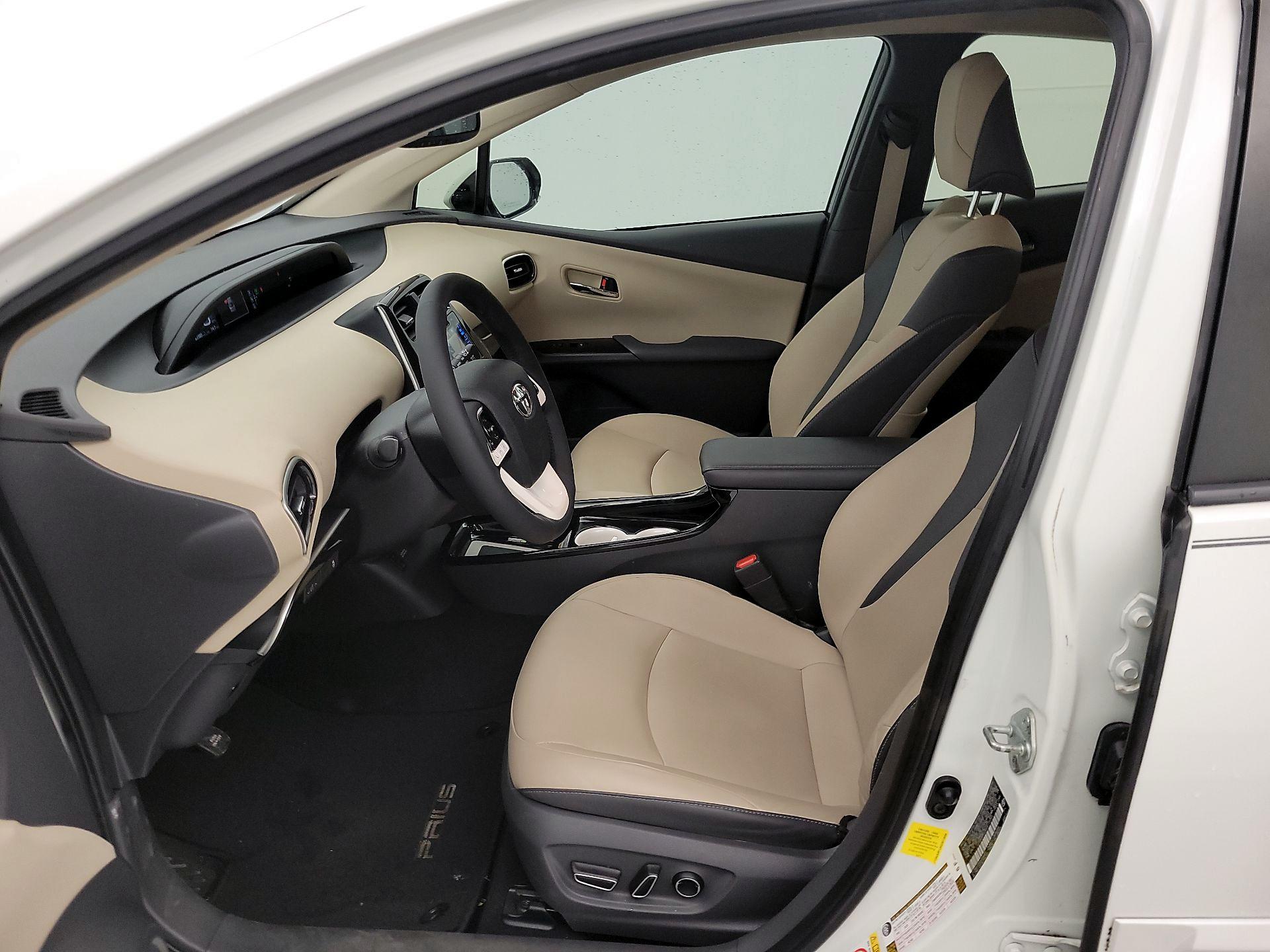 Thumbnail: 2016 Toyota Prius - 11
