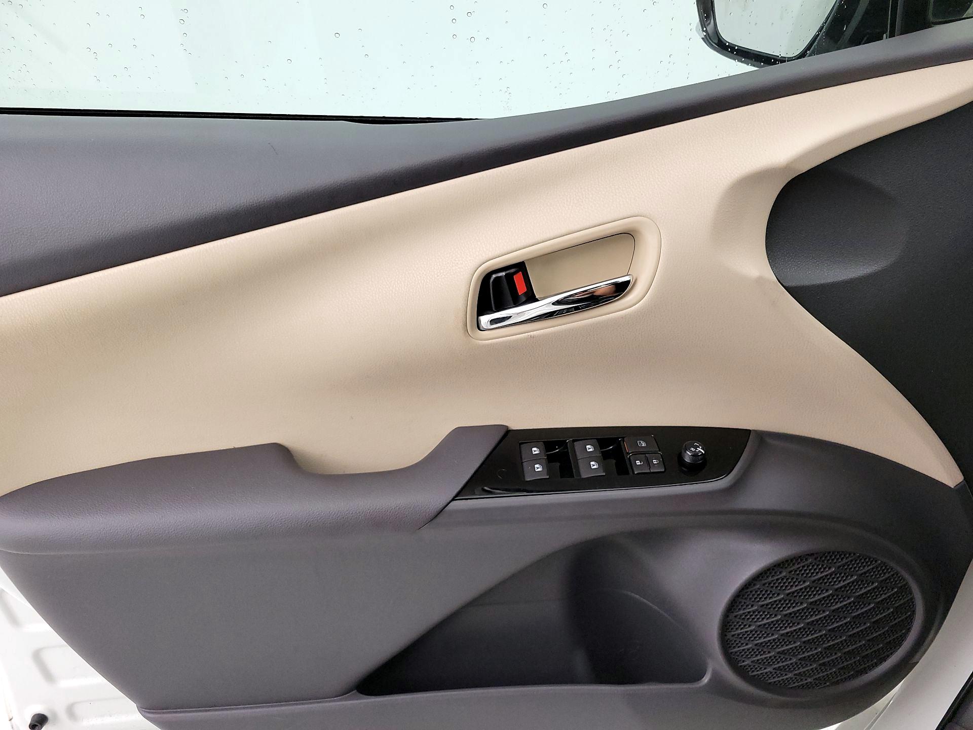 Thumbnail: 2016 Toyota Prius - 12