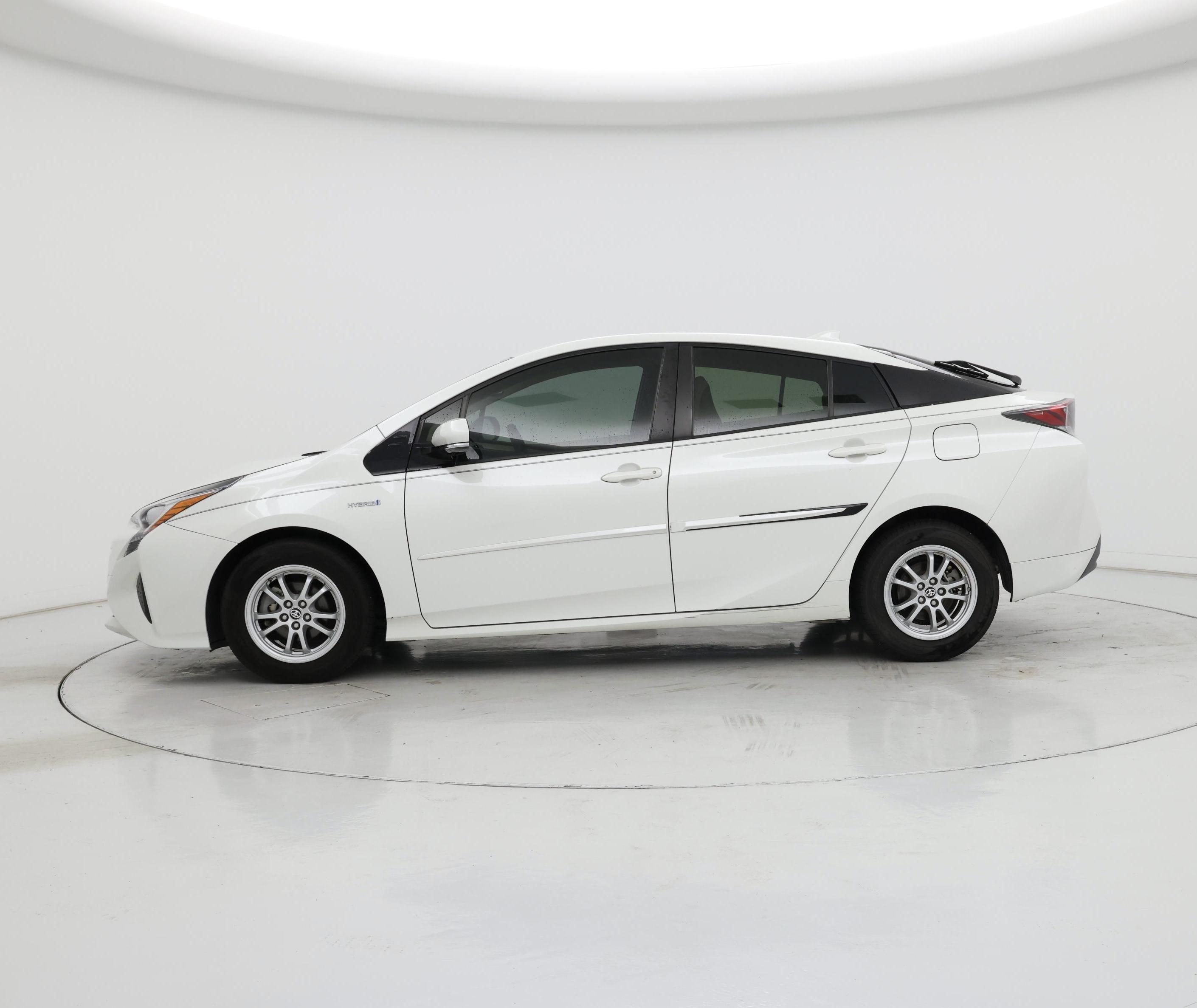Thumbnail: 2016 Toyota Prius - 3