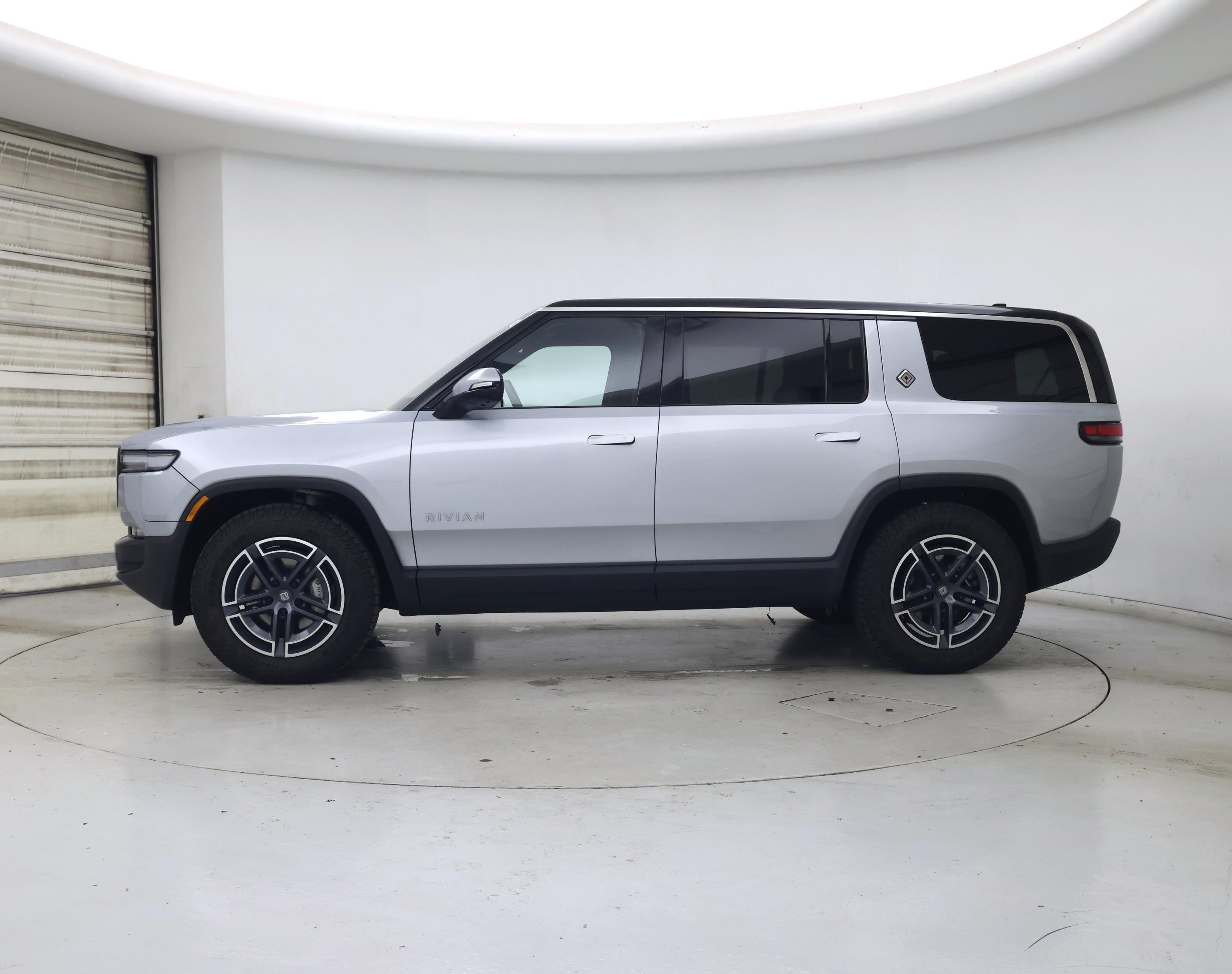 Thumbnail: 2026 Rivian R1S - 3
