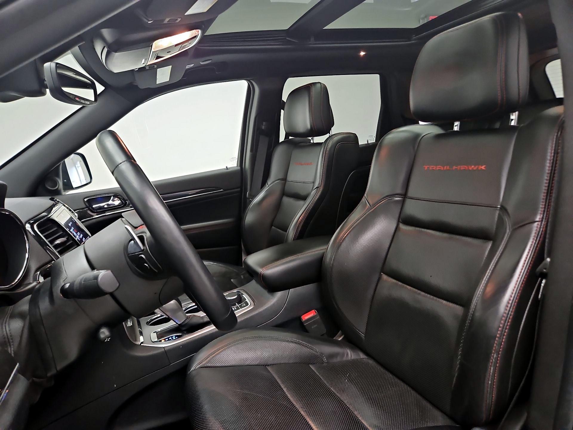 Thumbnail: 2019 Jeep Grand Cherokee - 11