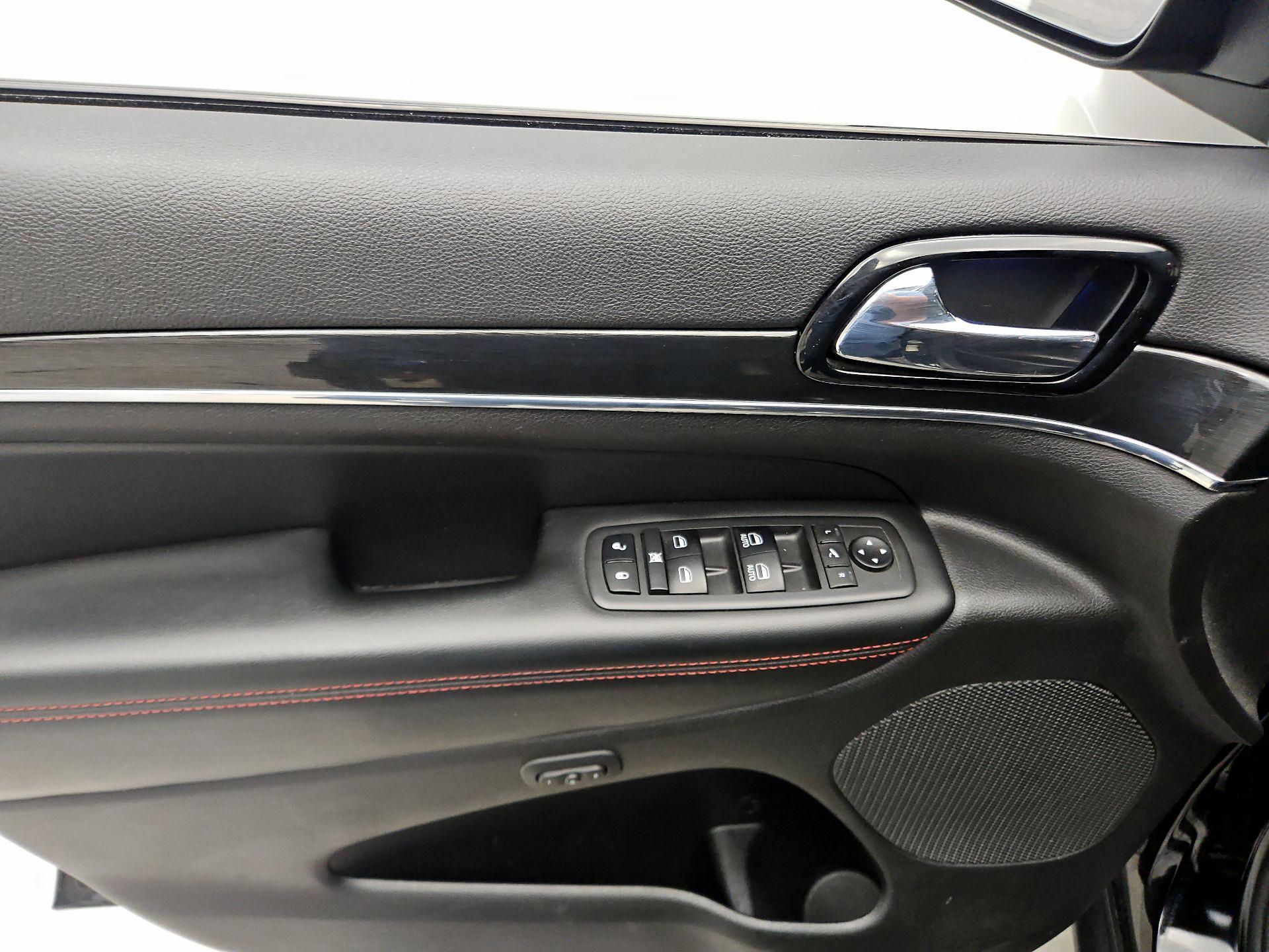 Thumbnail: 2019 Jeep Grand Cherokee - 12