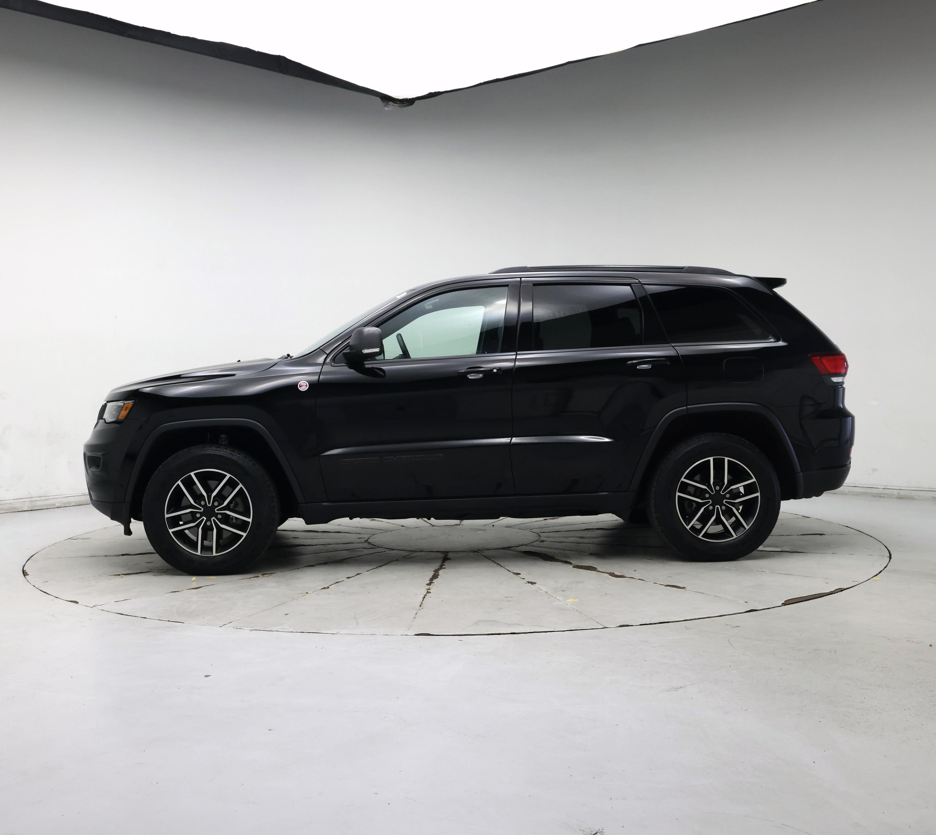 Thumbnail: 2019 Jeep Grand Cherokee - 3