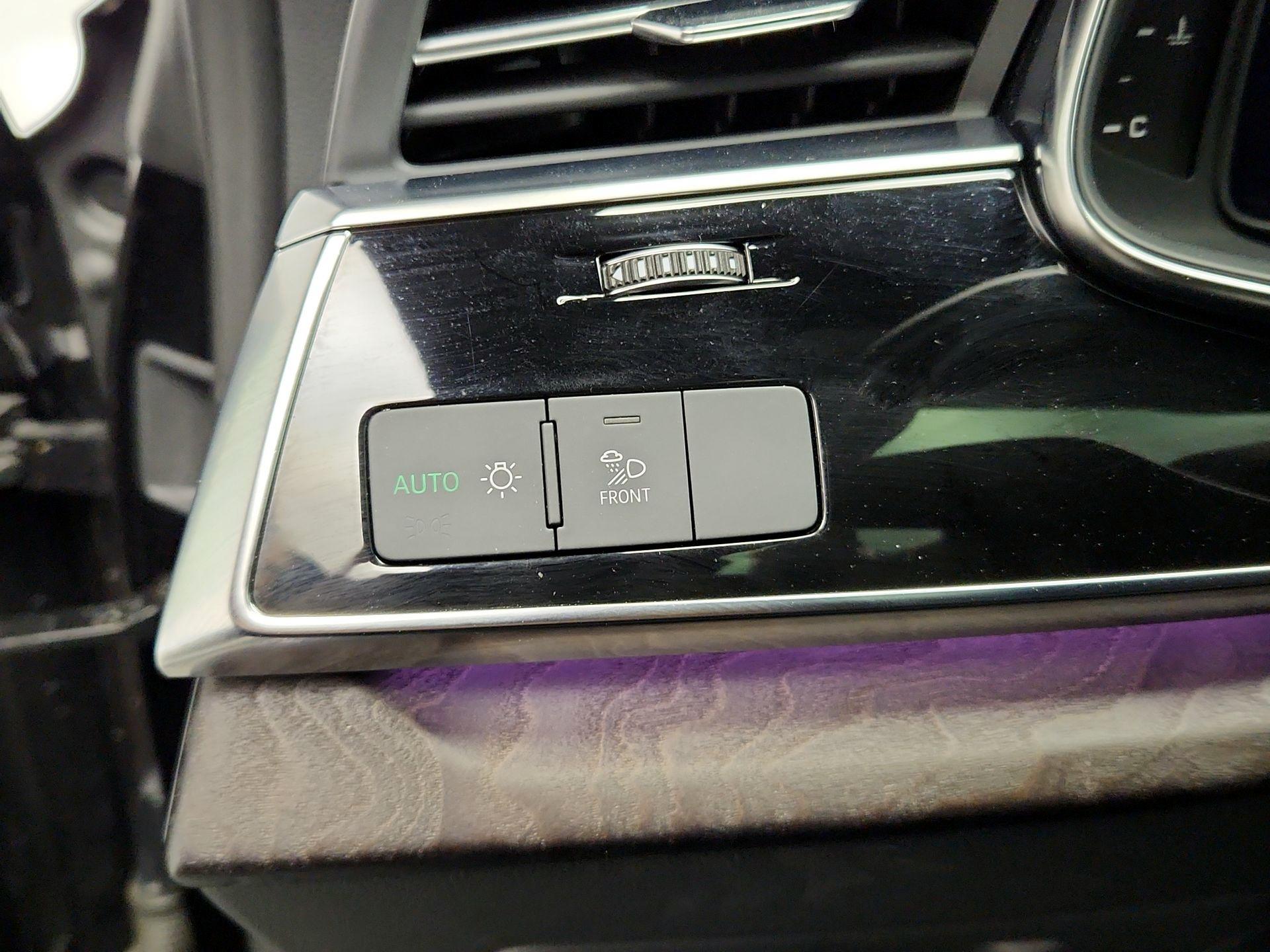 Thumbnail: 2020 Audi Q8 - 13