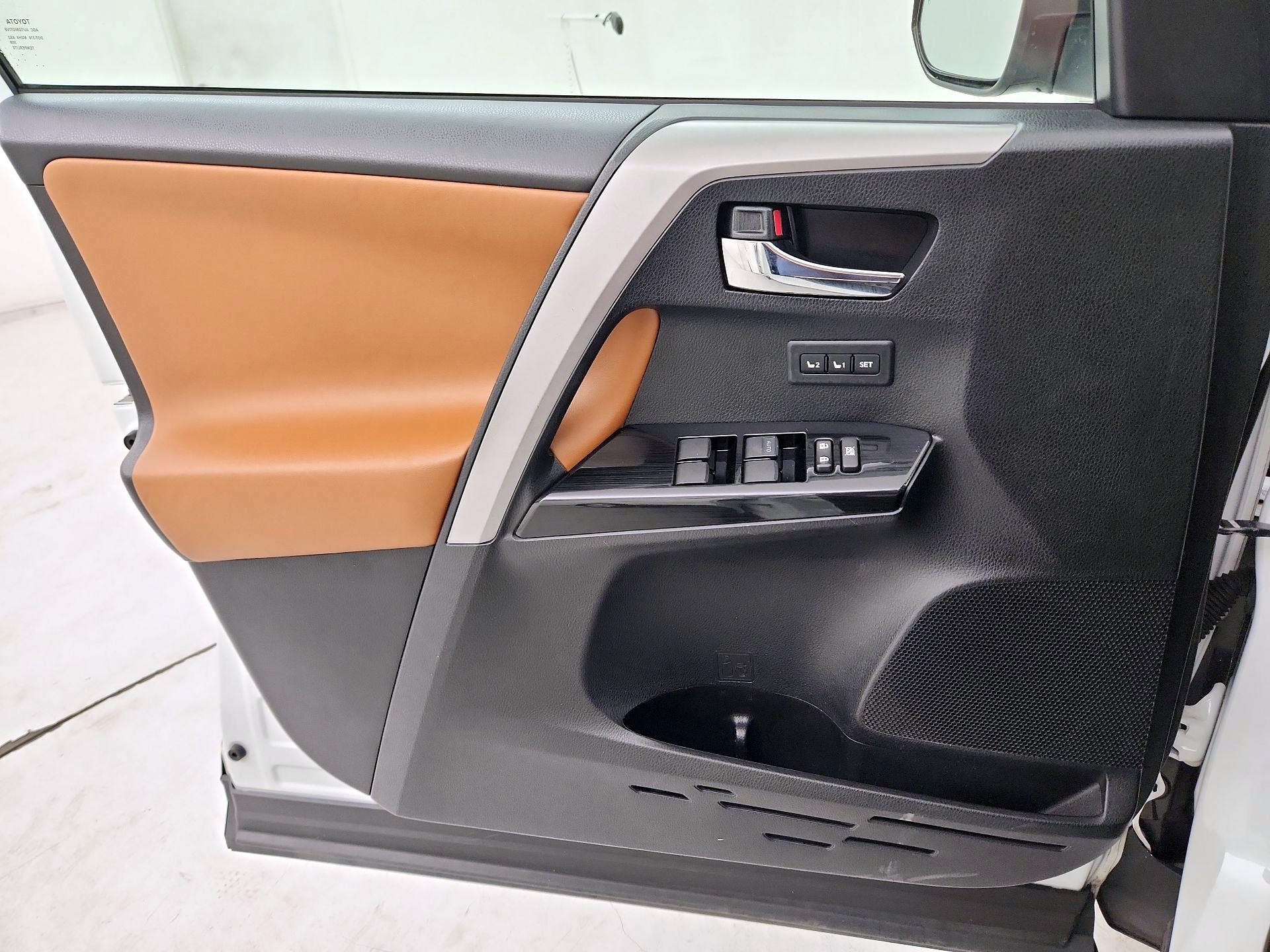 Thumbnail: 2016 Toyota RAV4 - 12