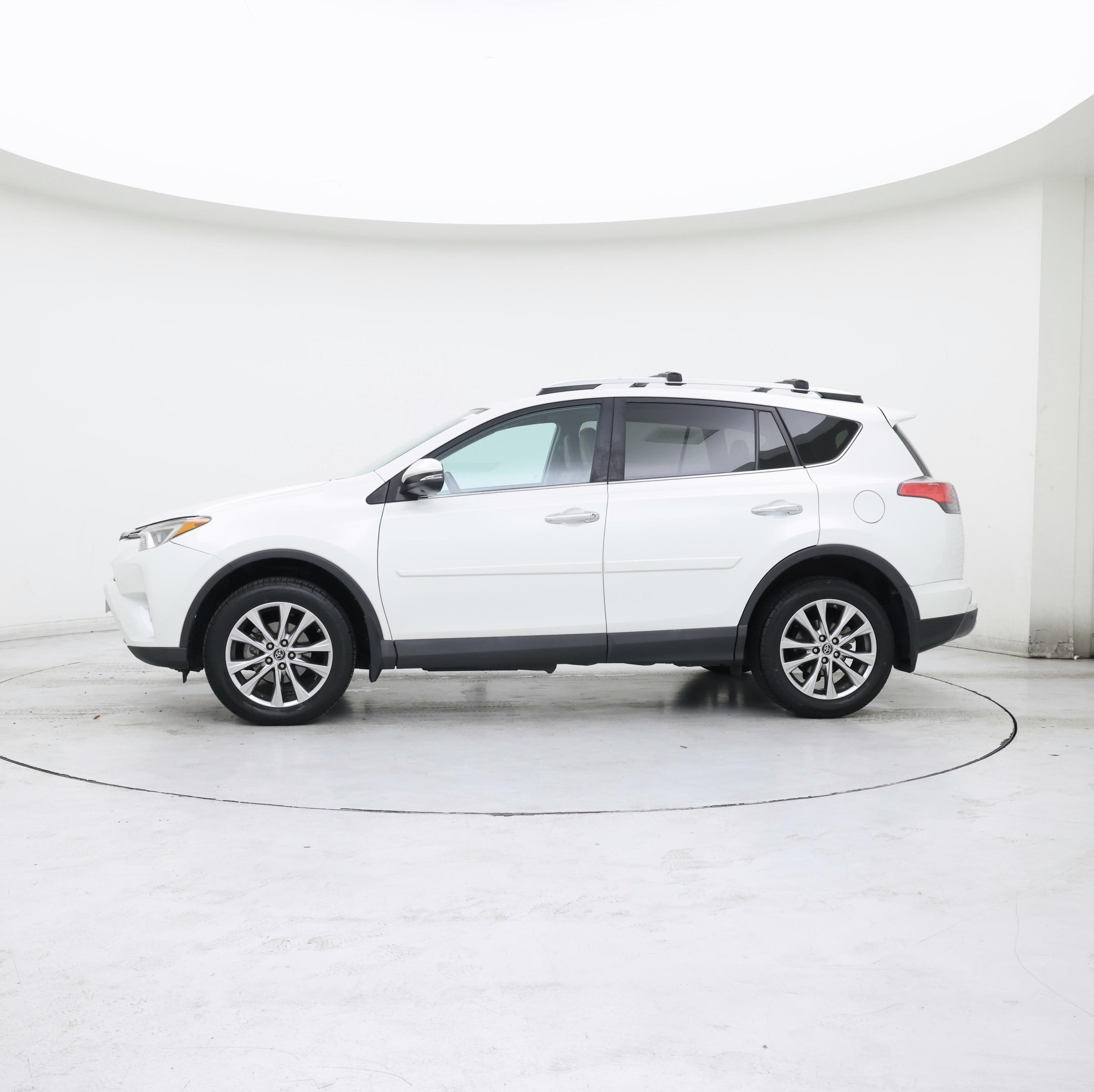 Thumbnail: 2016 Toyota RAV4 - 3