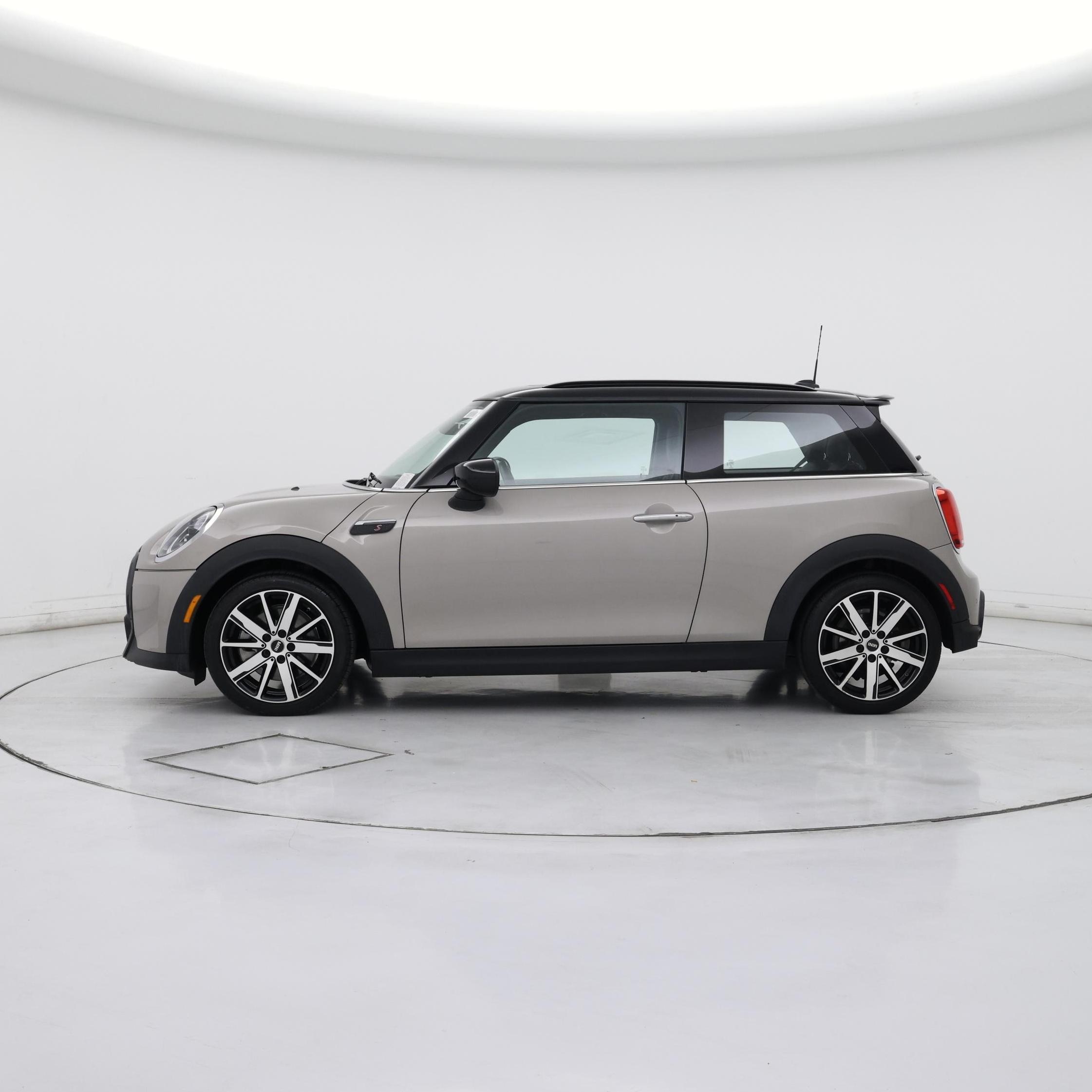 Thumbnail: 2022 MINI Cooper Hardtop - 3