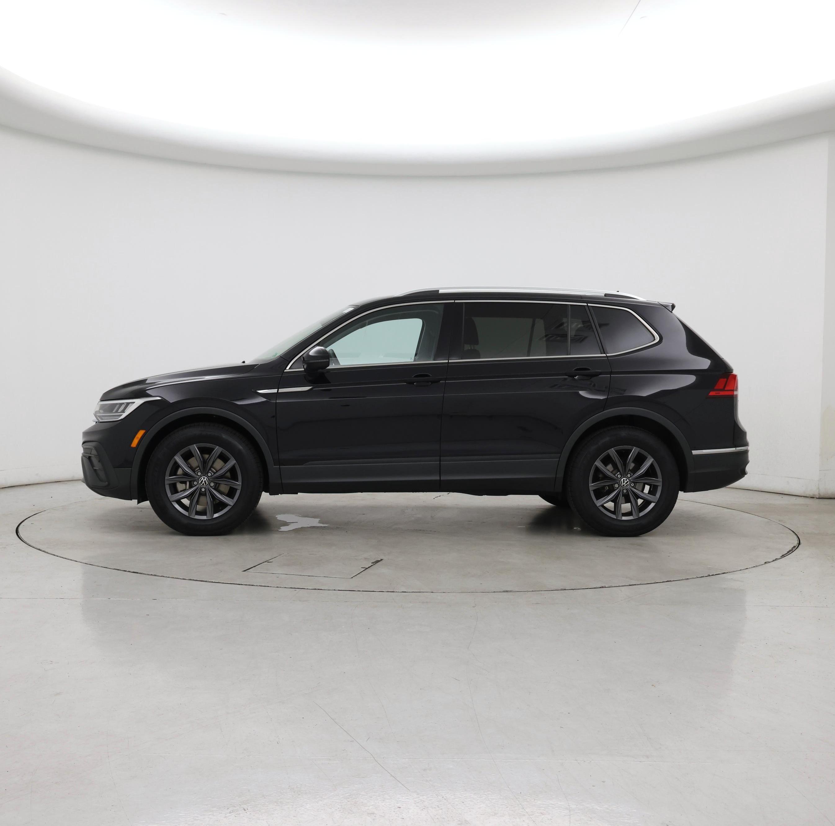 Thumbnail: 2022 Volkswagen Tiguan - 3